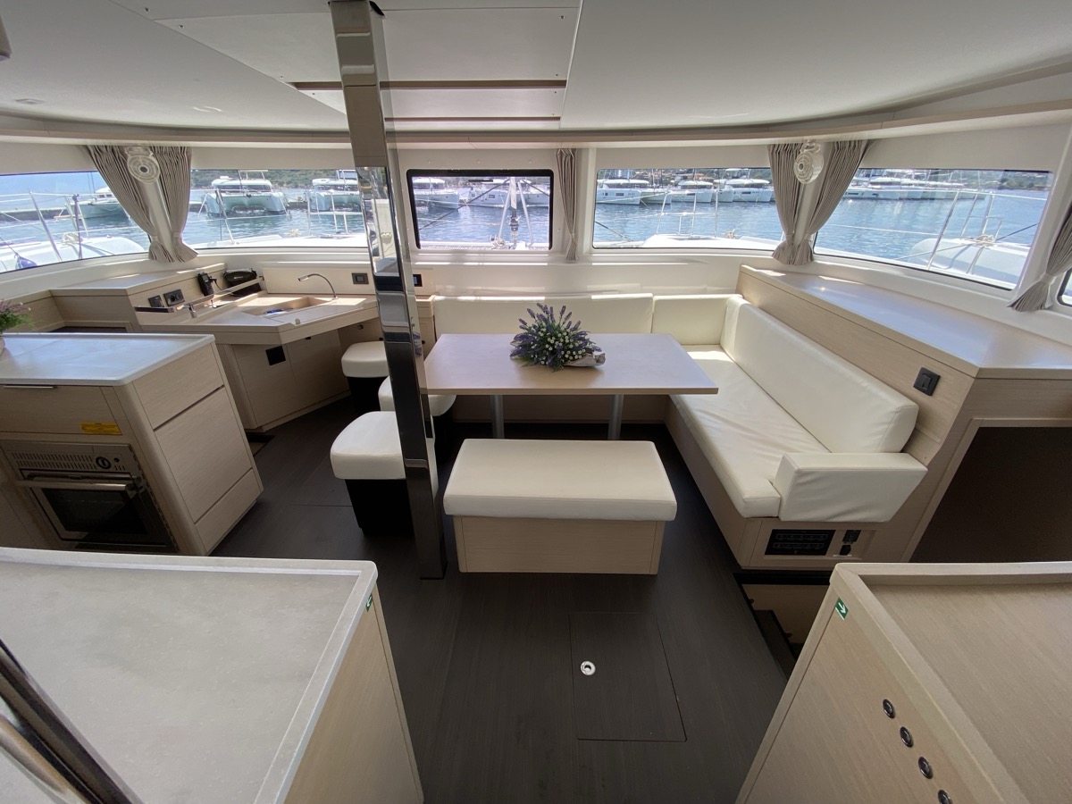 Lagoon 46 — photo 11