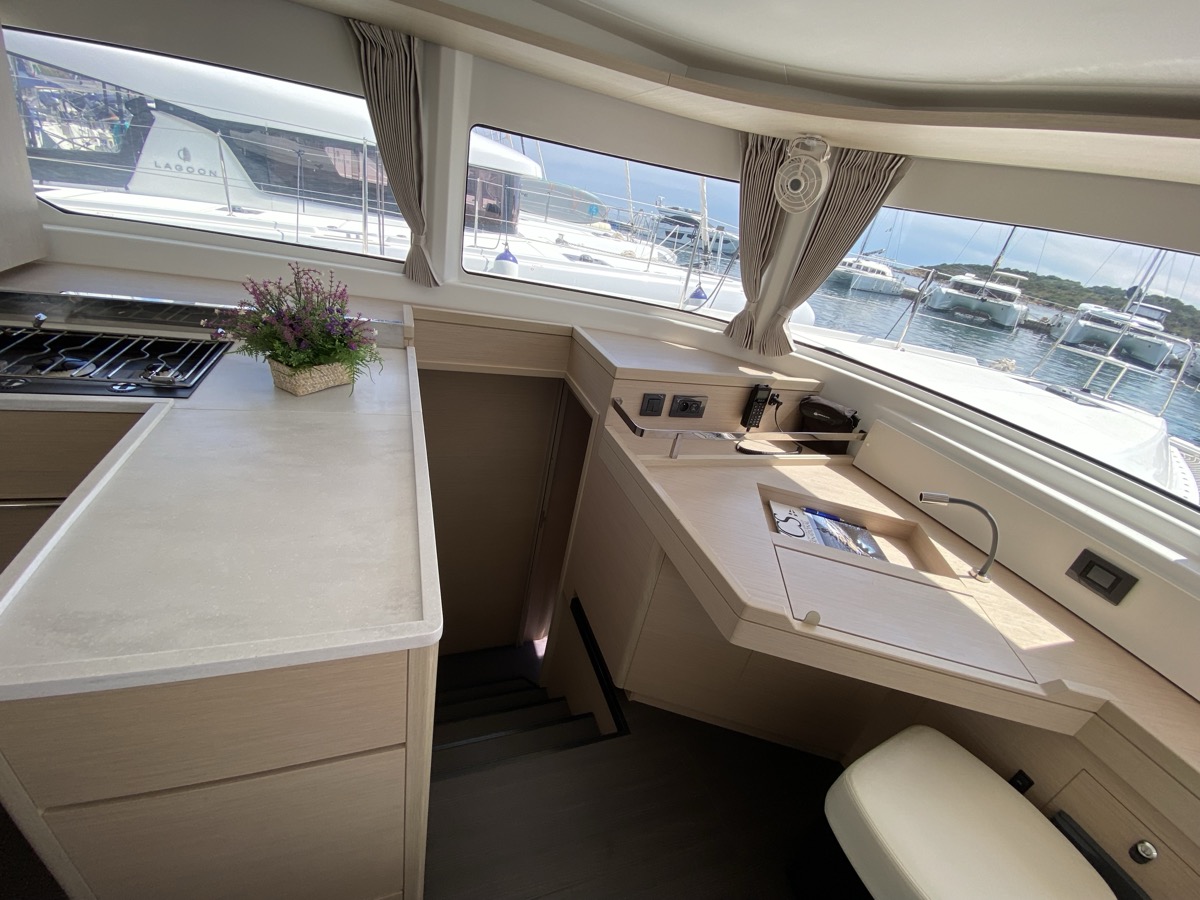 Lagoon 46 — photo 17
