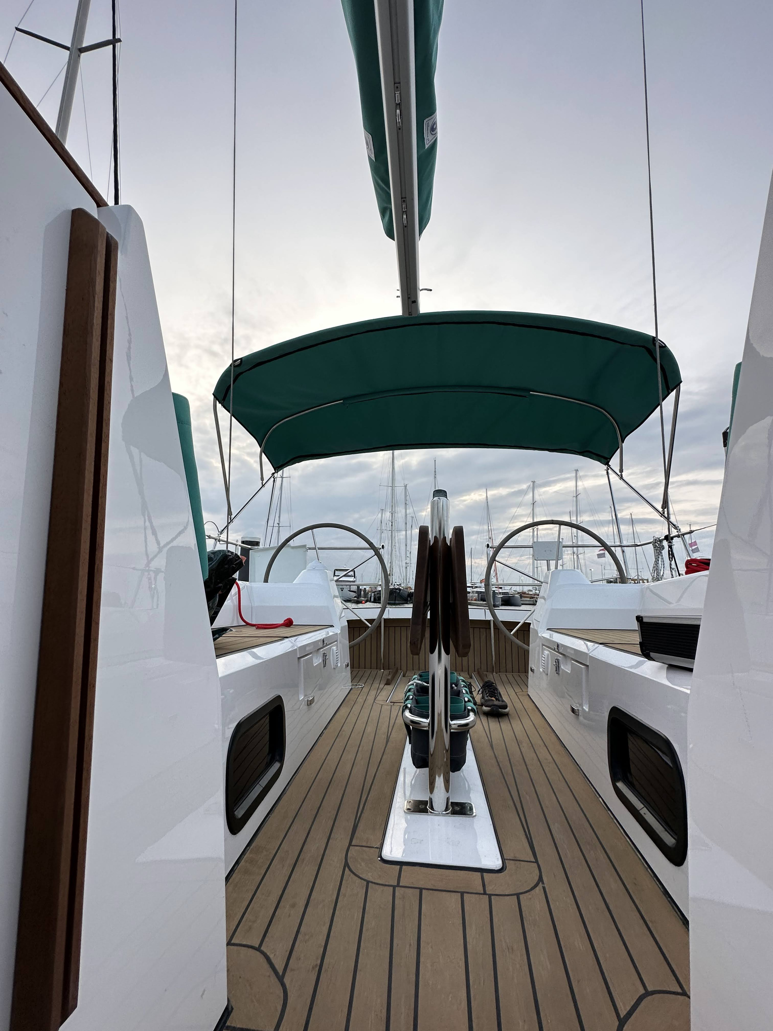 Maxus 35 (see with our base extra options availability as Air Conditioned) — photo 2