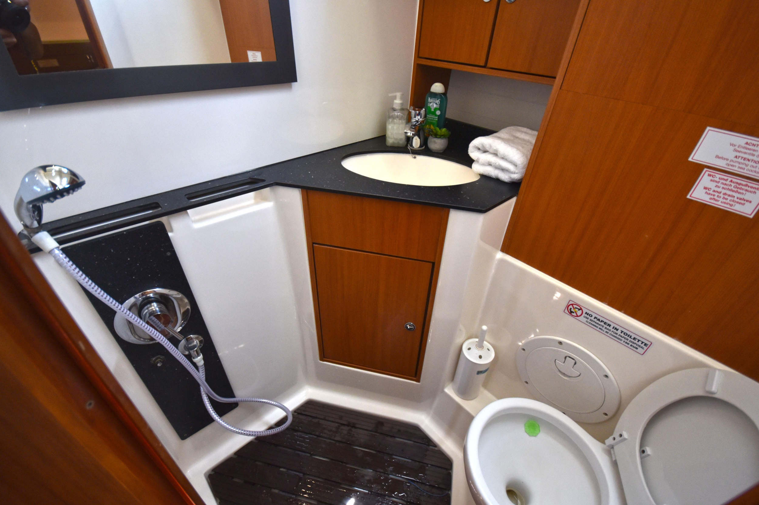 Bavaria Cruiser 45 — photo 10