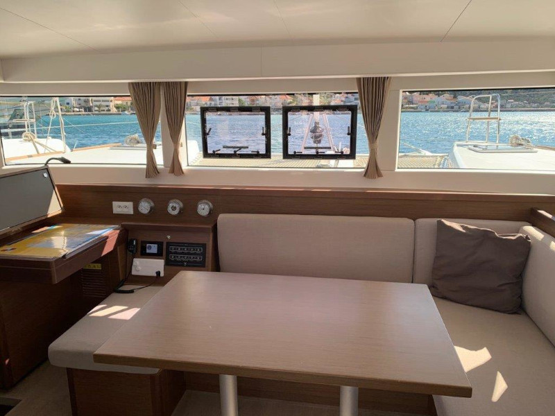 Lagoon 40 — photo 21