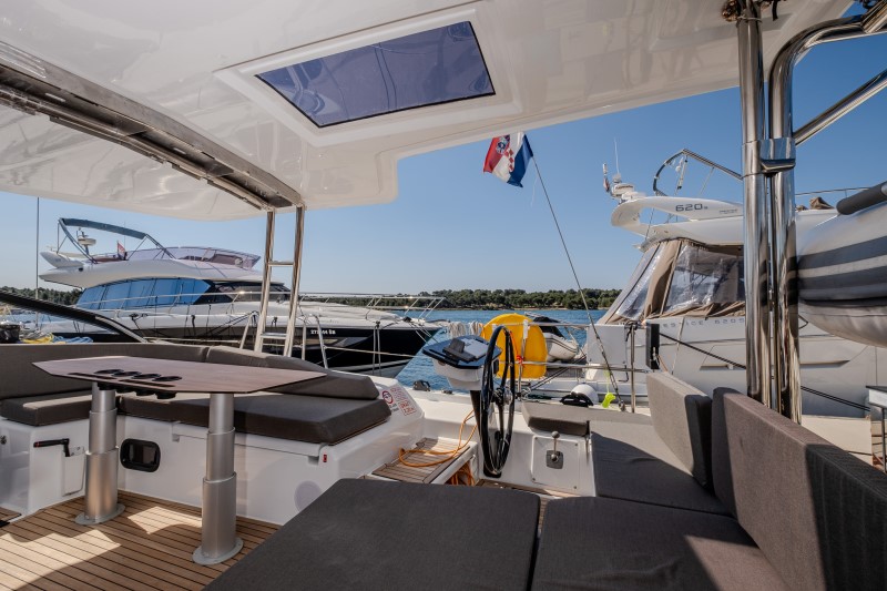 Dufour 48 — photo 24
