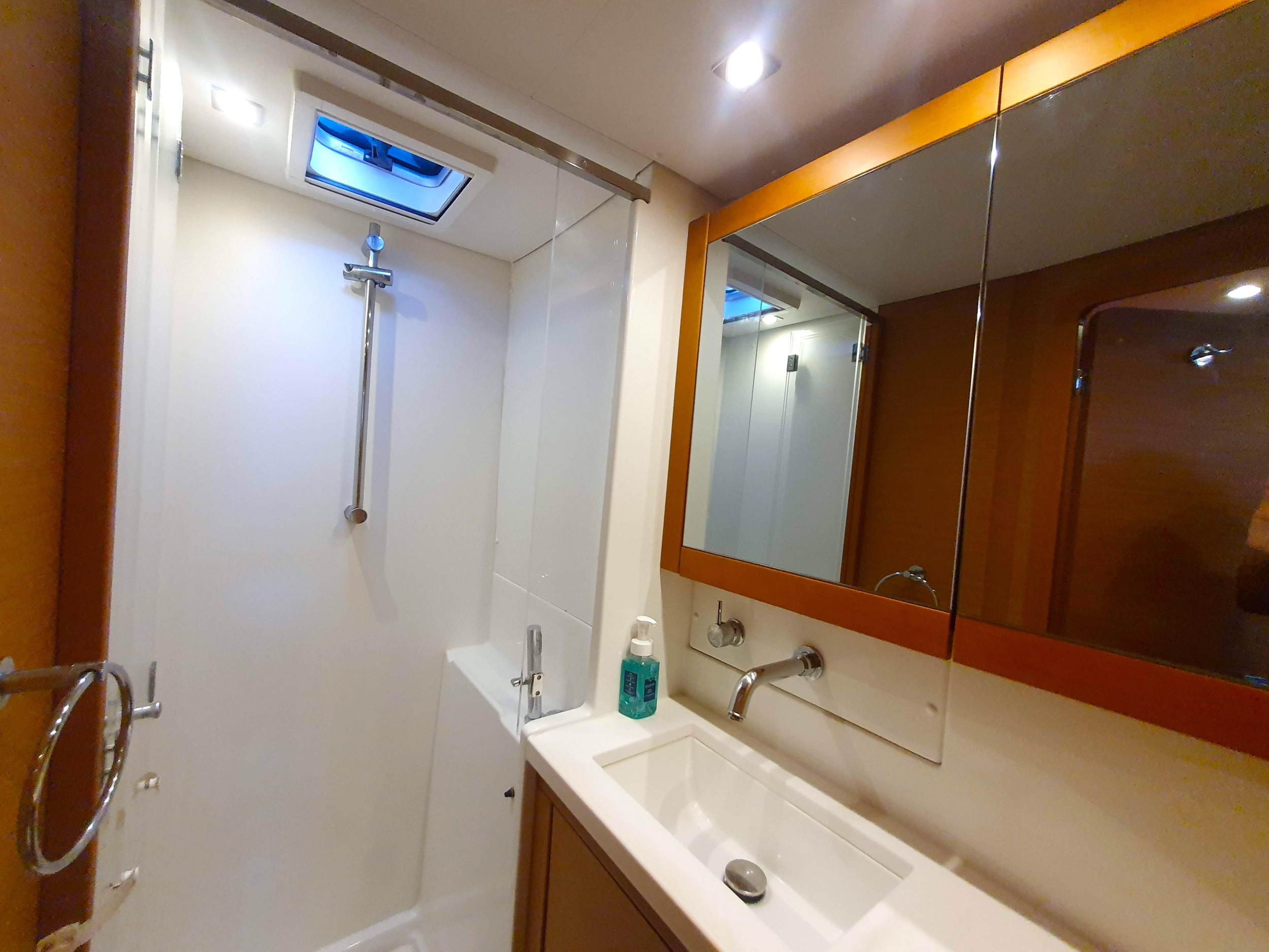 Lagoon 450 Fly — photo 10