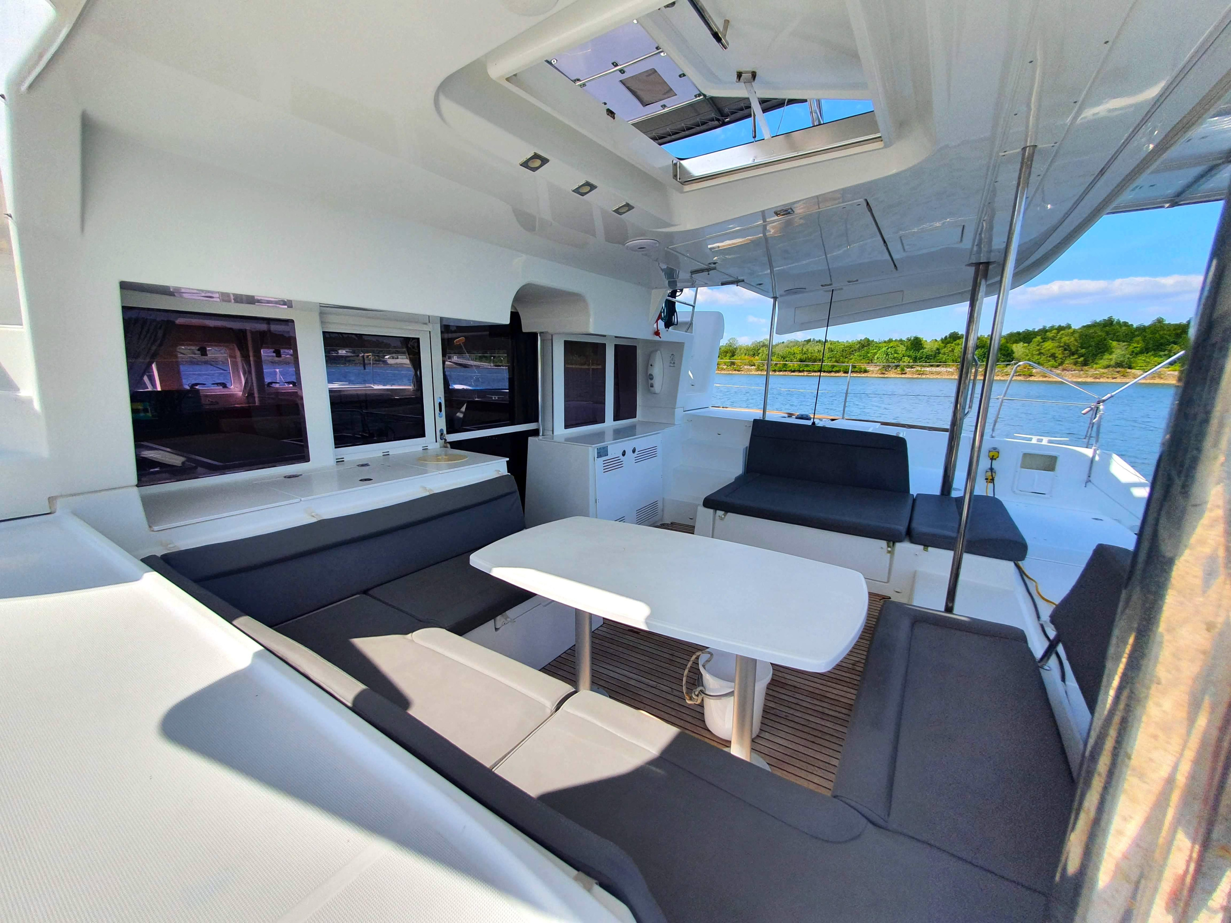 Lagoon 450 Fly — photo 11