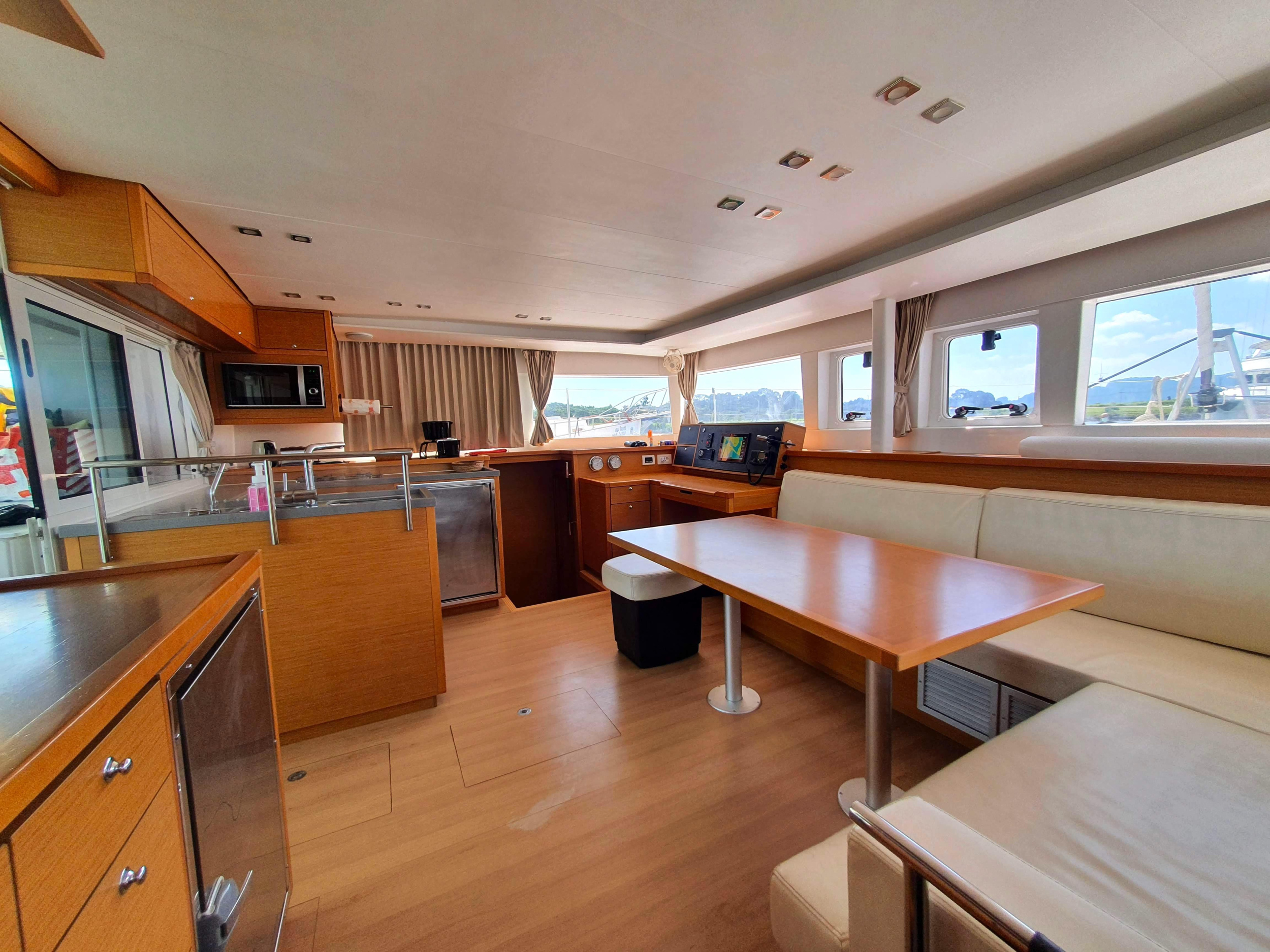 Lagoon 450 Fly — photo 6