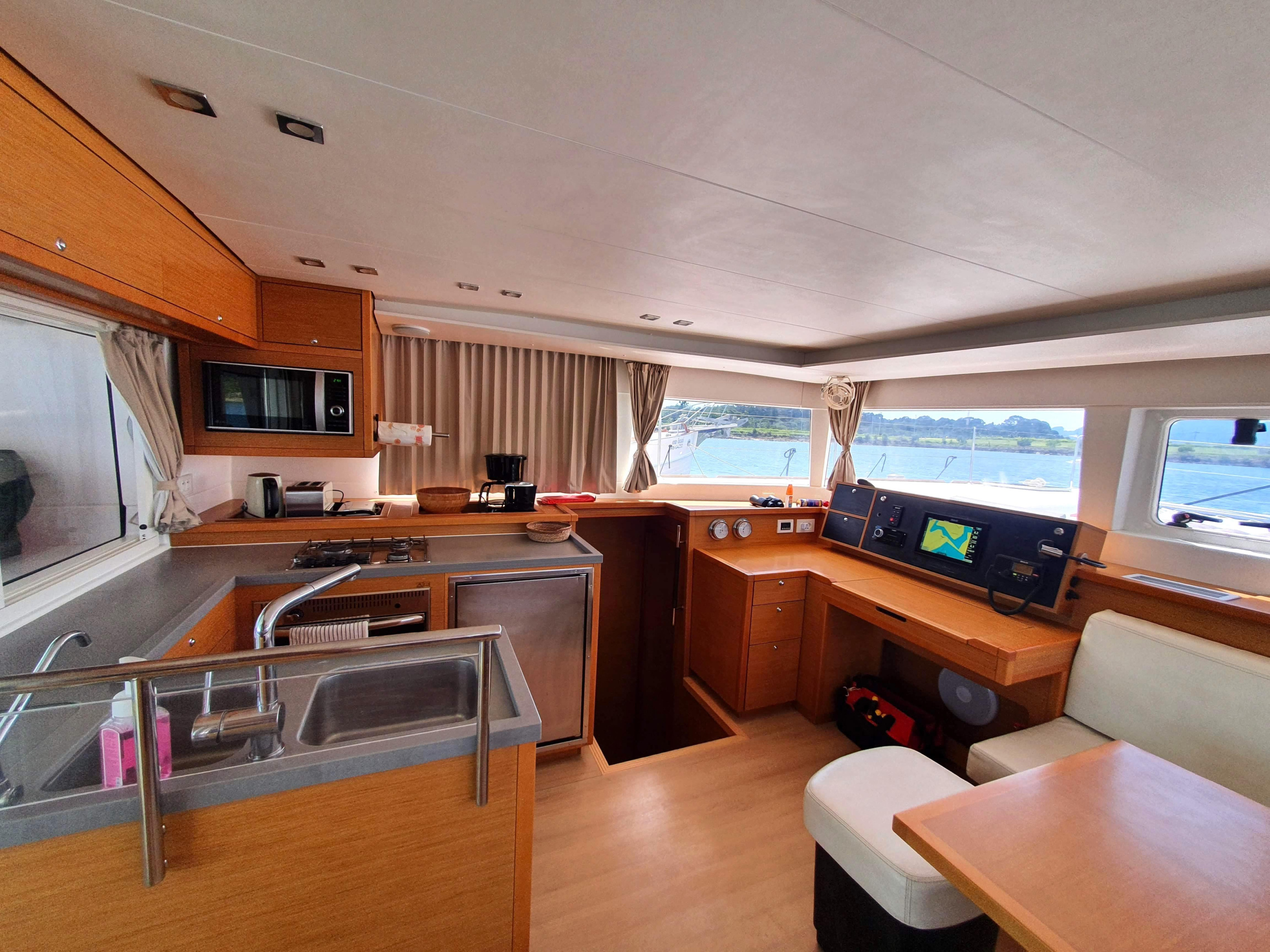 Lagoon 450 Fly — photo 7