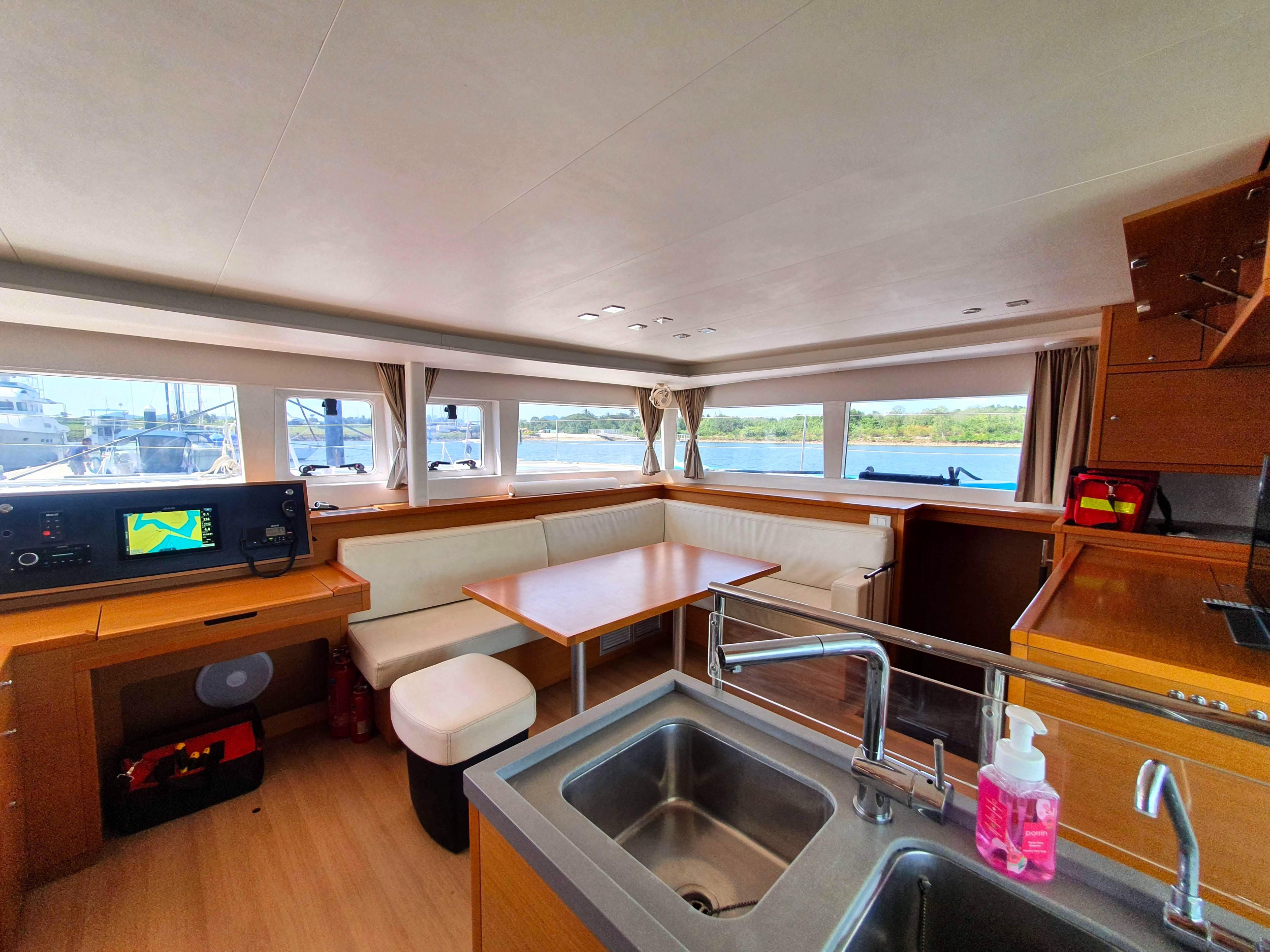 Lagoon 450 Fly — photo 17
