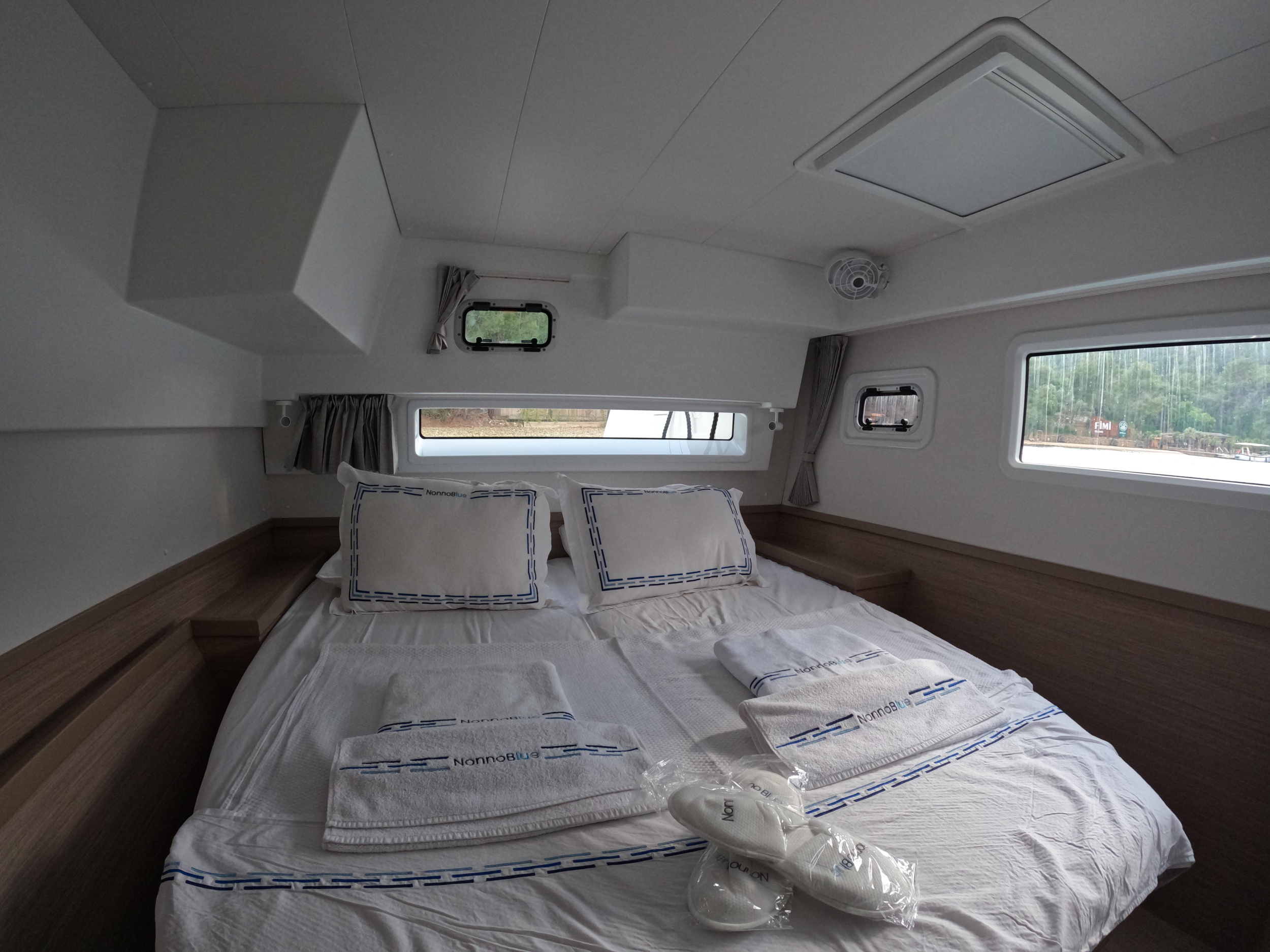 Lagoon 42 — photo 11