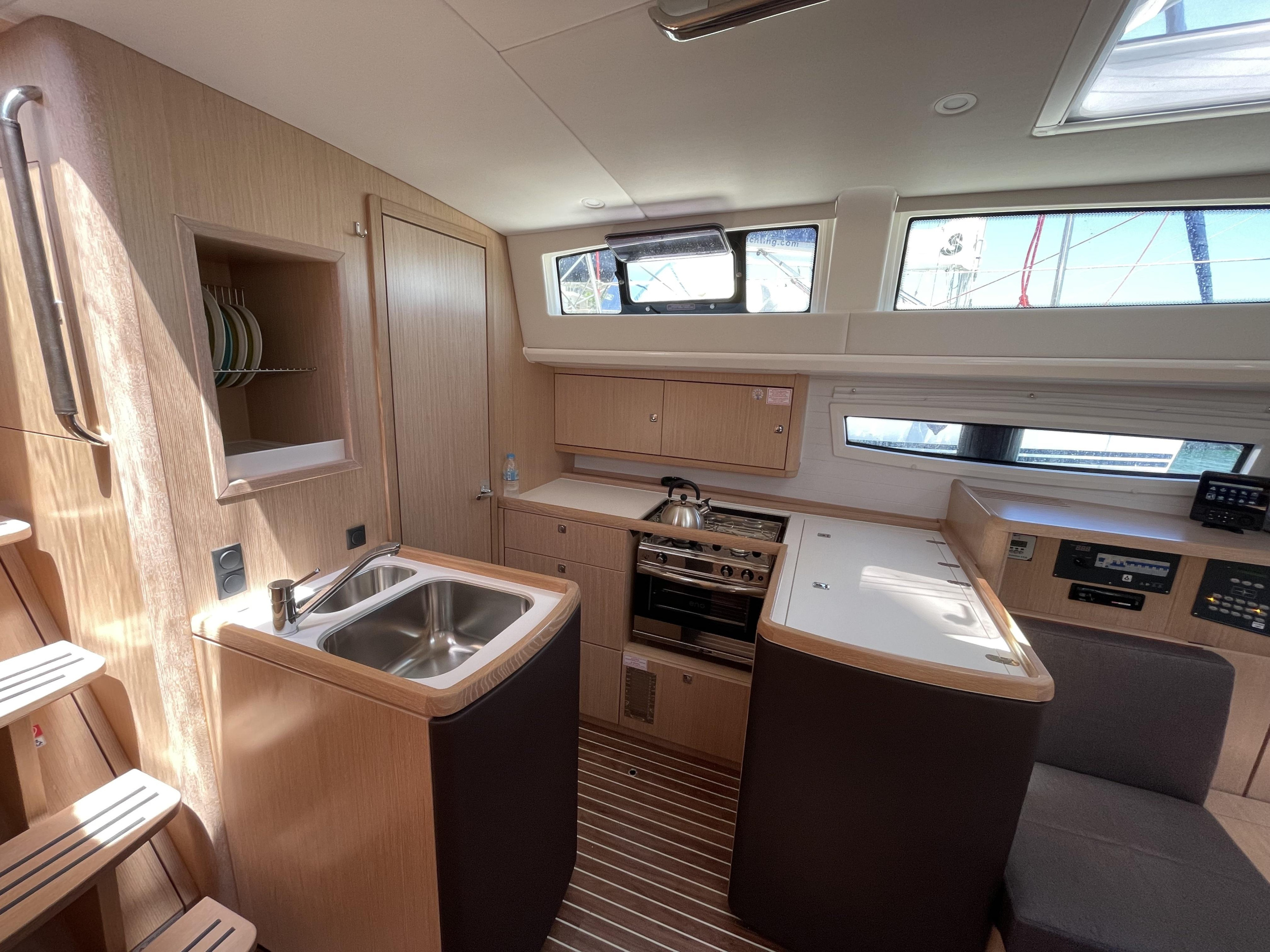 Bavaria Vision 42 Owner Version — photo 9