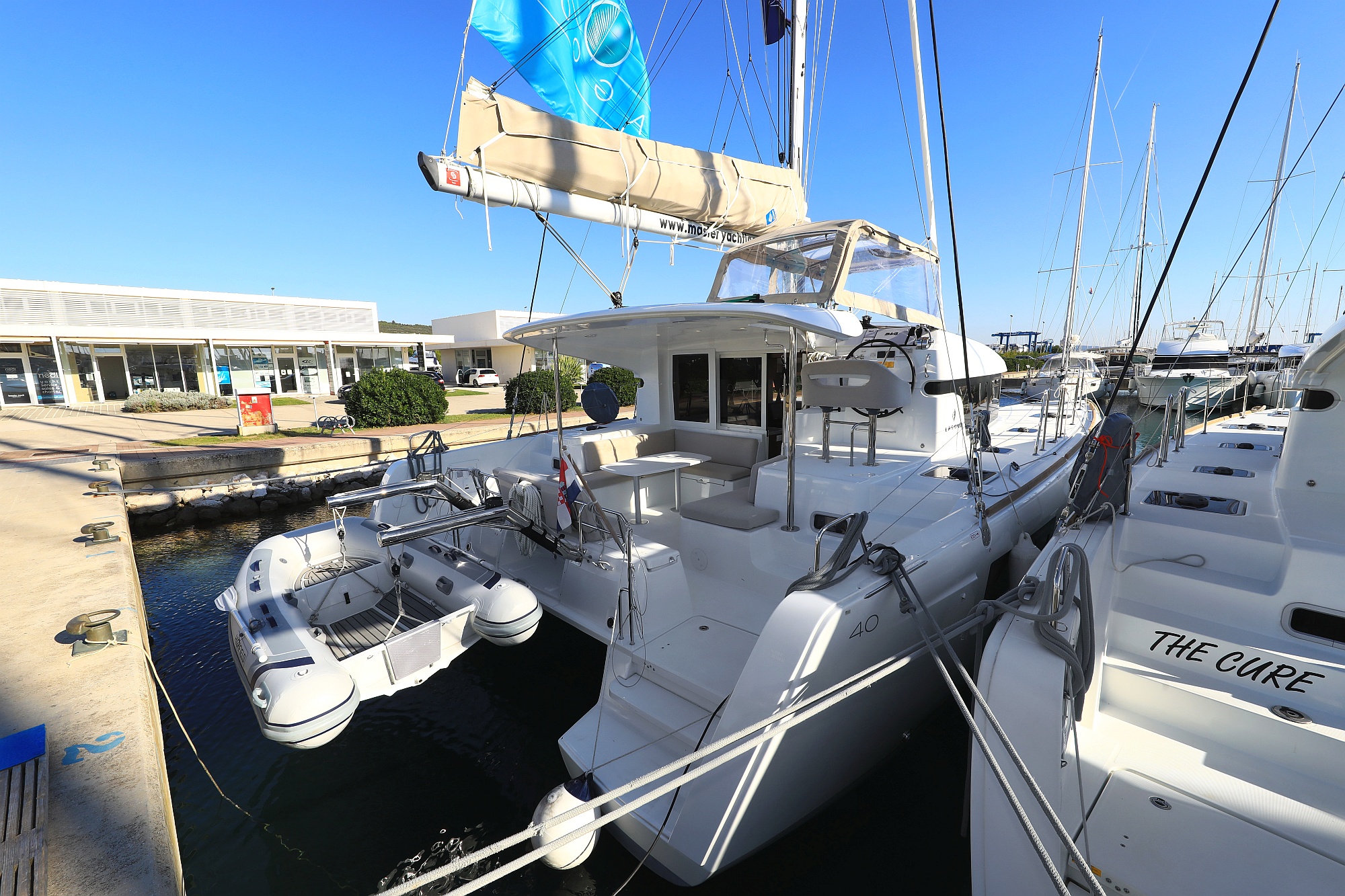 Lagoon 40 — photo 14