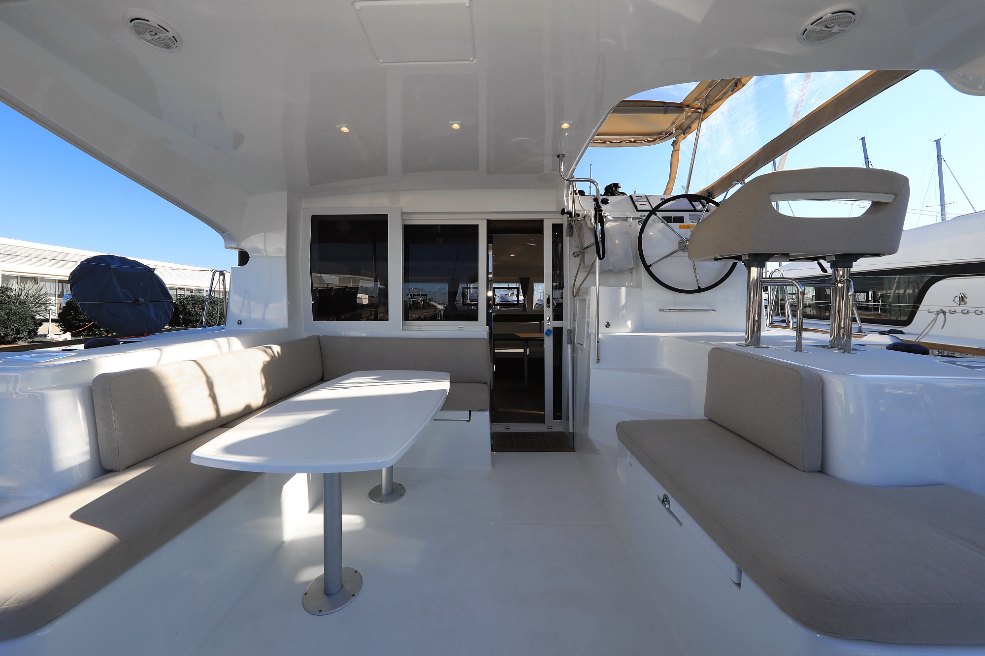 Lagoon 40 — photo 4