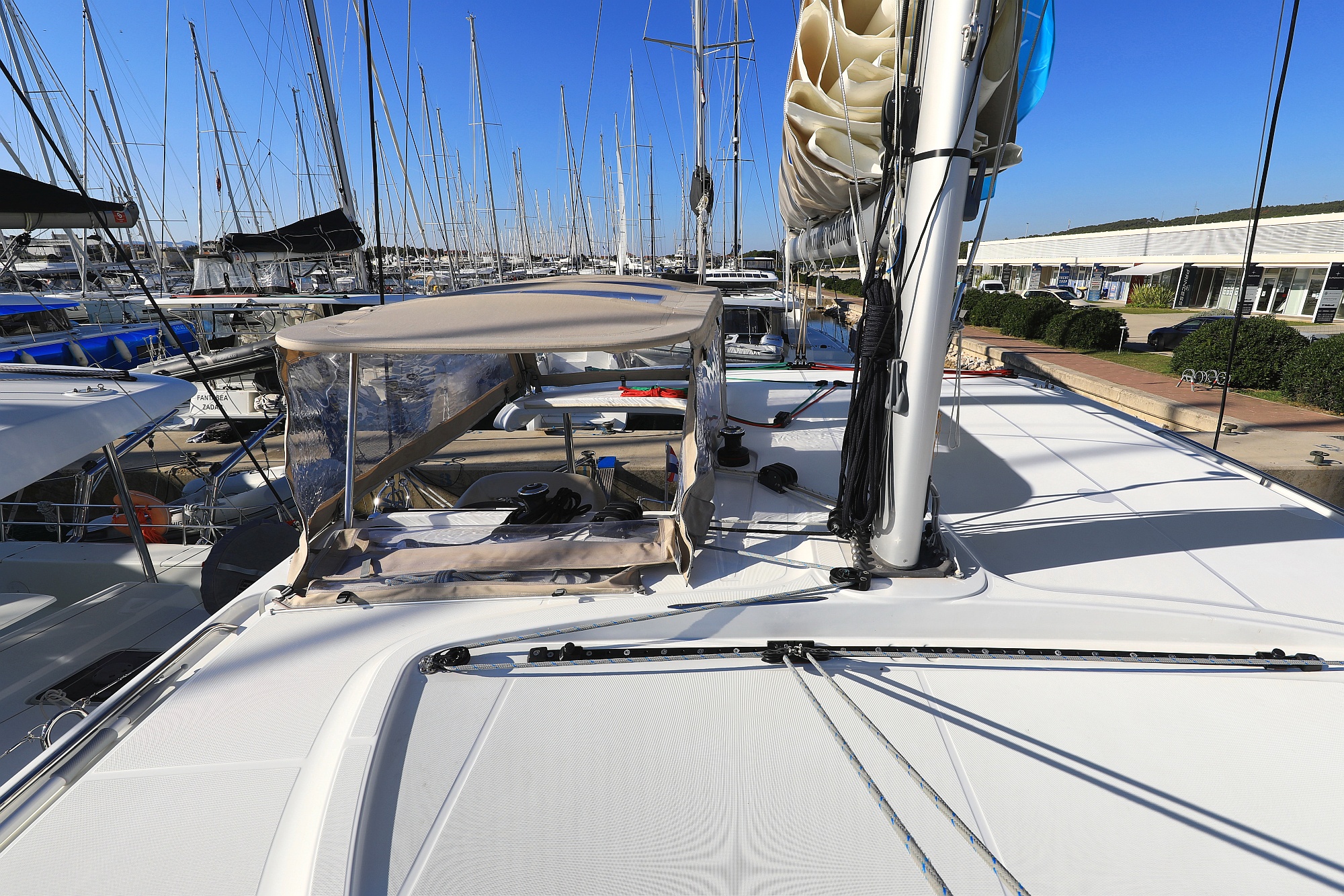 Lagoon 40 — photo 21