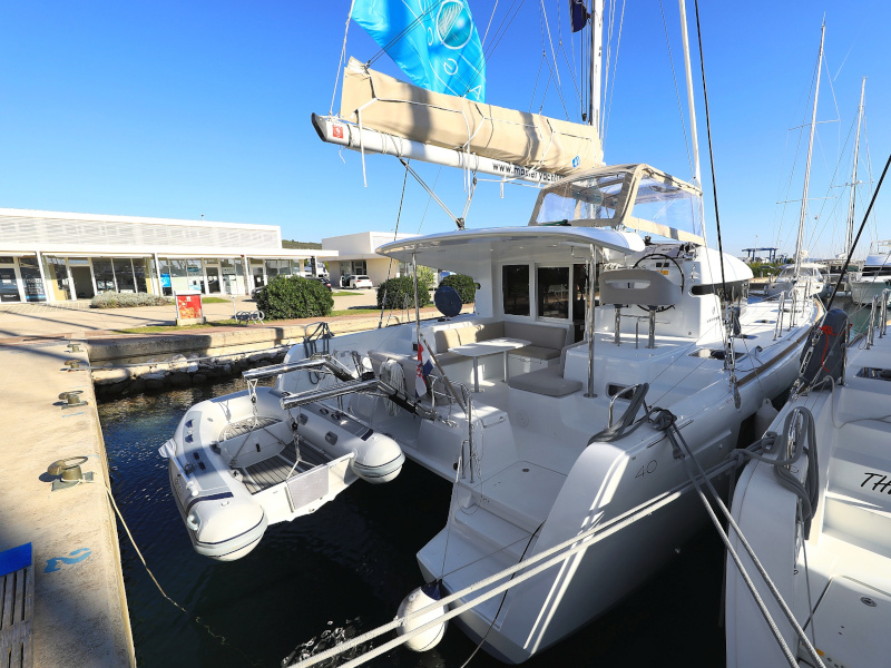 Lagoon 40 — photo 1