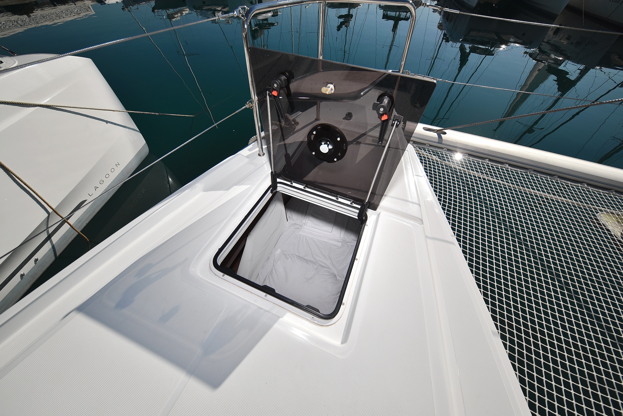 Lagoon 50/6 cab — photo 8