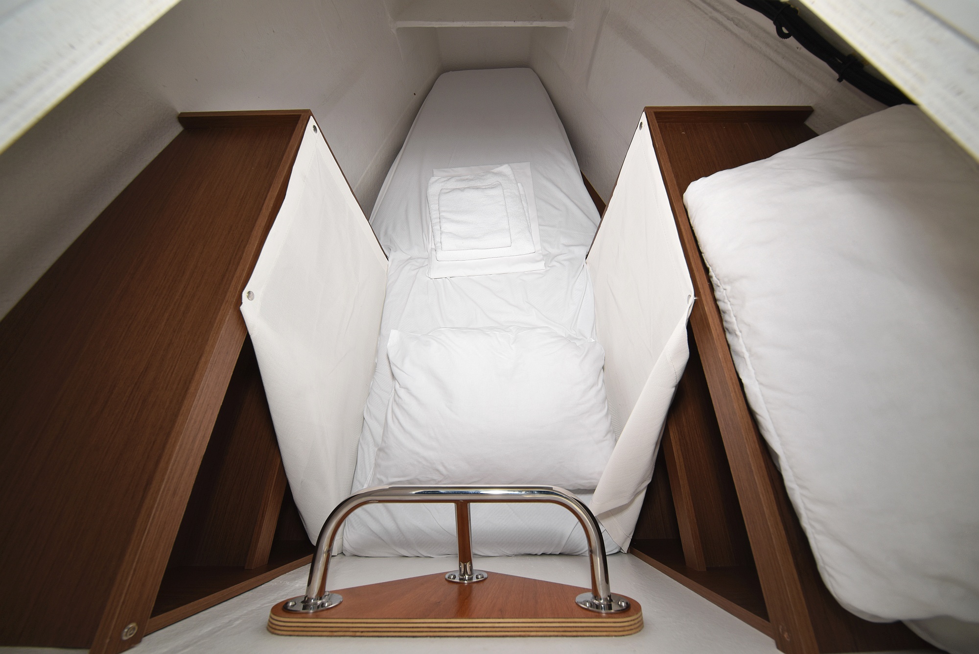 Lagoon 50/6 cab — photo 9