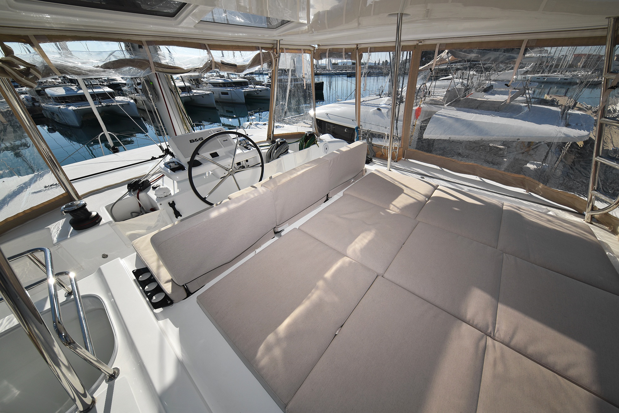 Lagoon 50/6 cab — photo 2