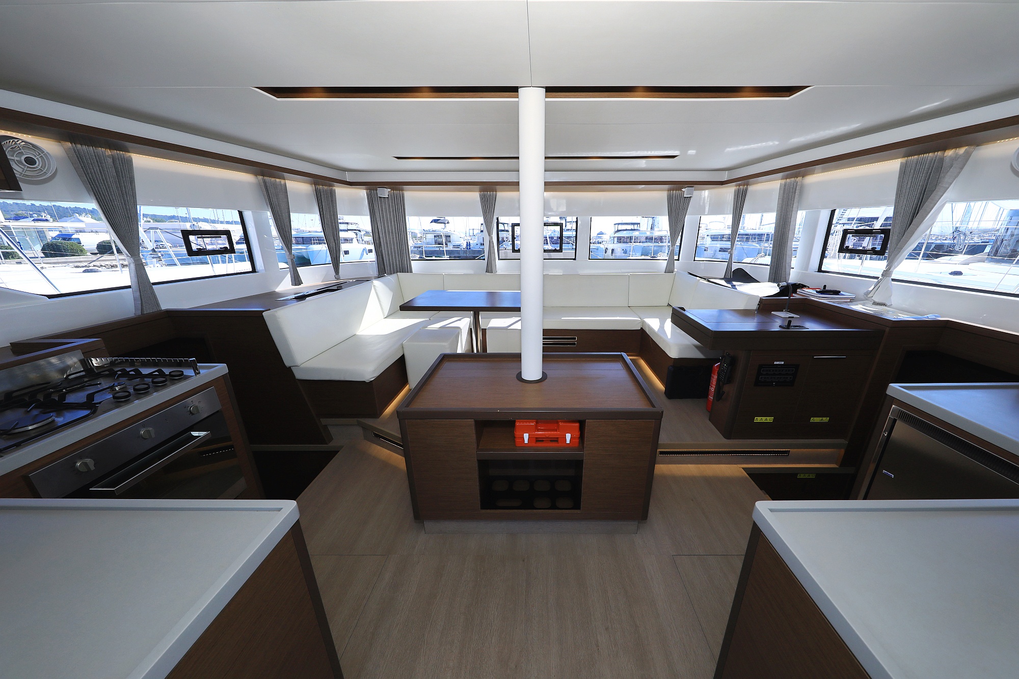 Lagoon 50/6 cab — photo 45