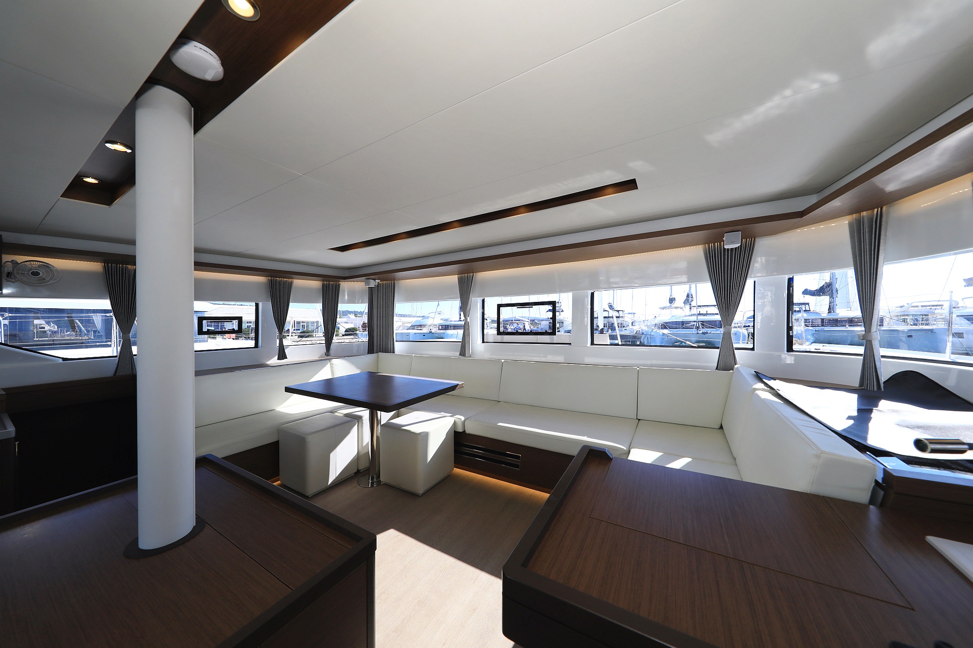 Lagoon 50/6 cab — photo 33