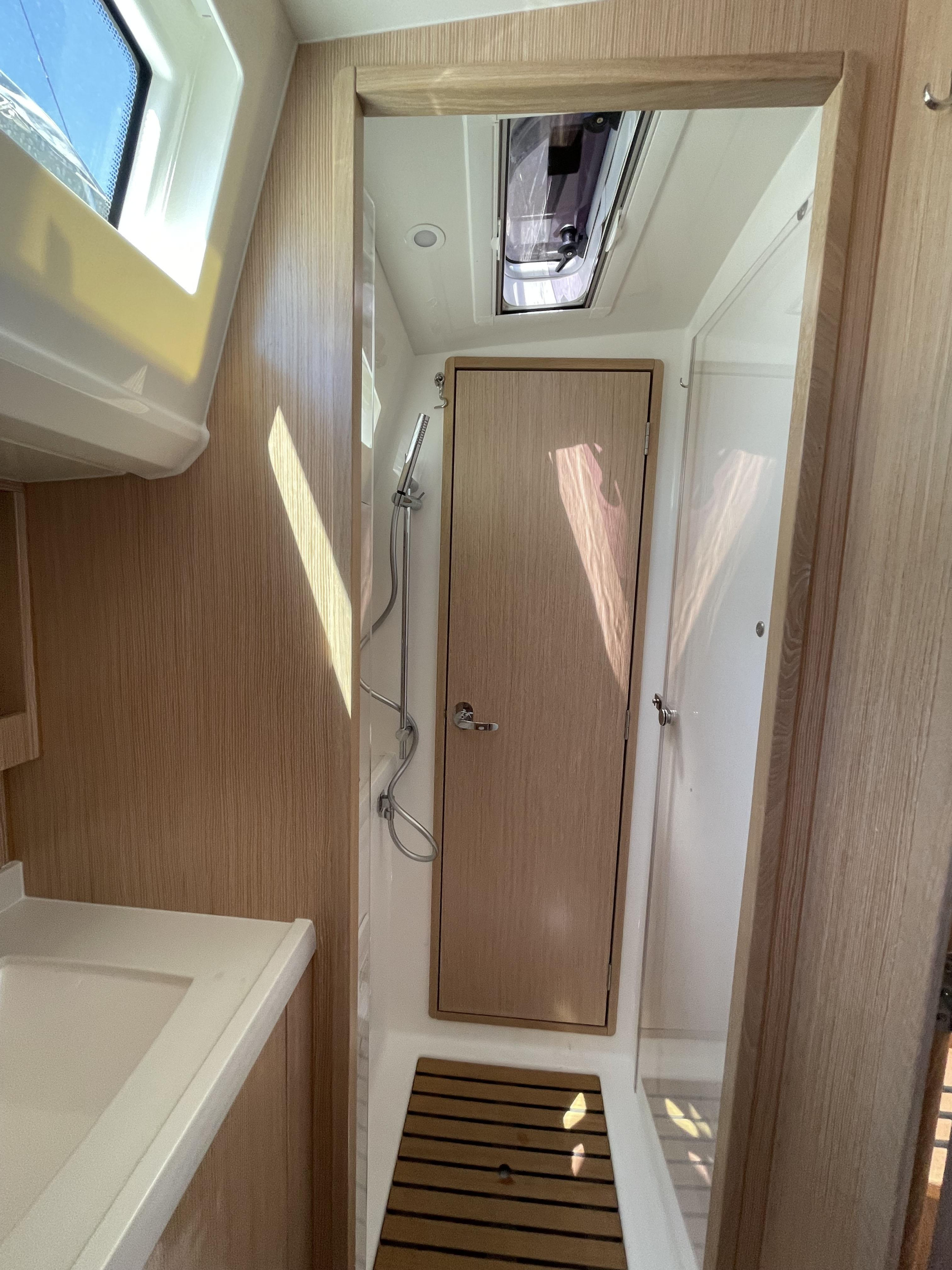 Bavaria Vision 42 Owner Version — photo 3