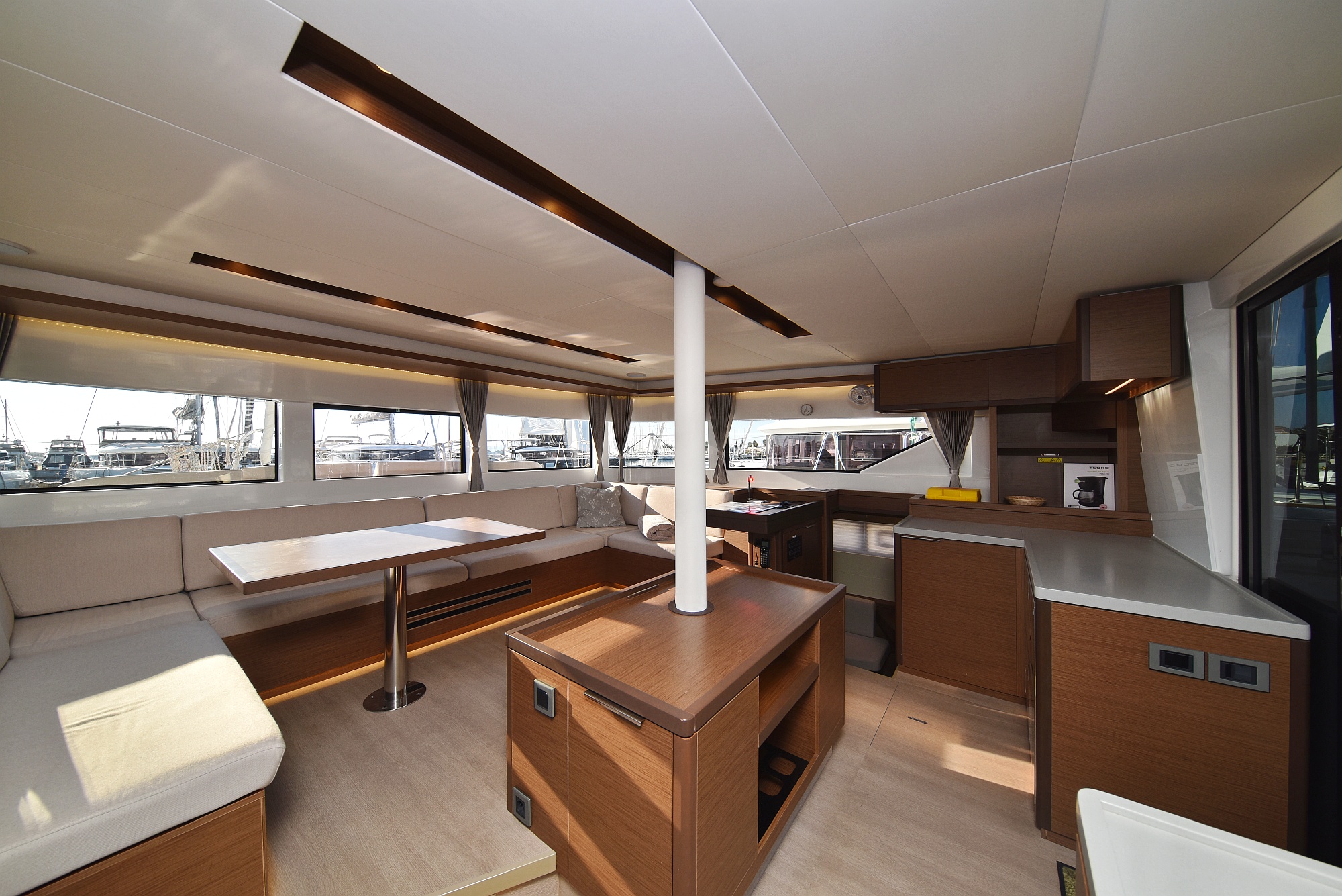 Lagoon 50- OWNER VERSION — photo 2