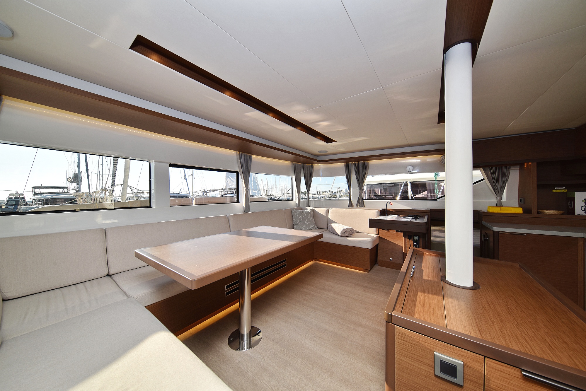 Lagoon 50- OWNER VERSION — photo 4