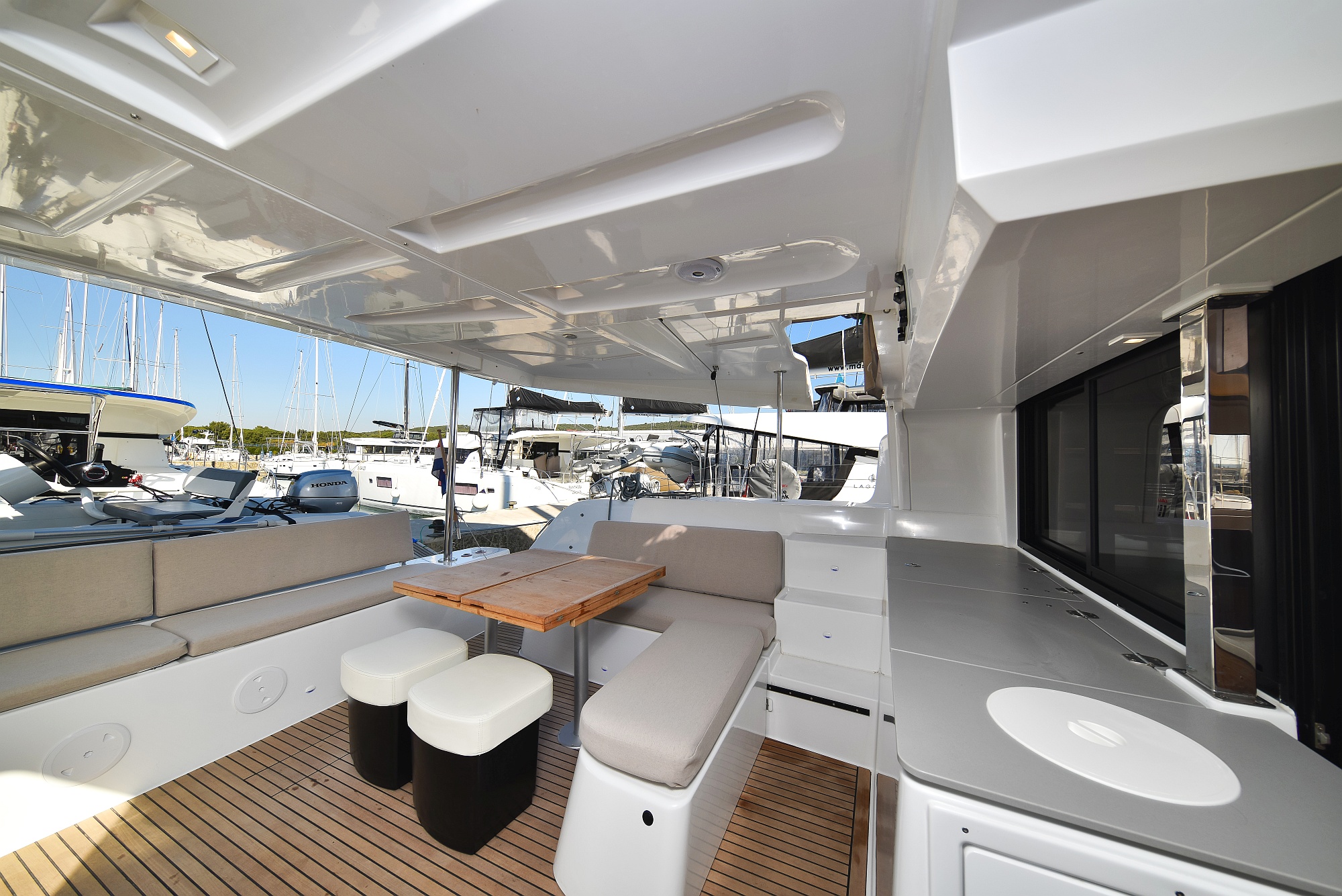 Lagoon 46 — photo 11