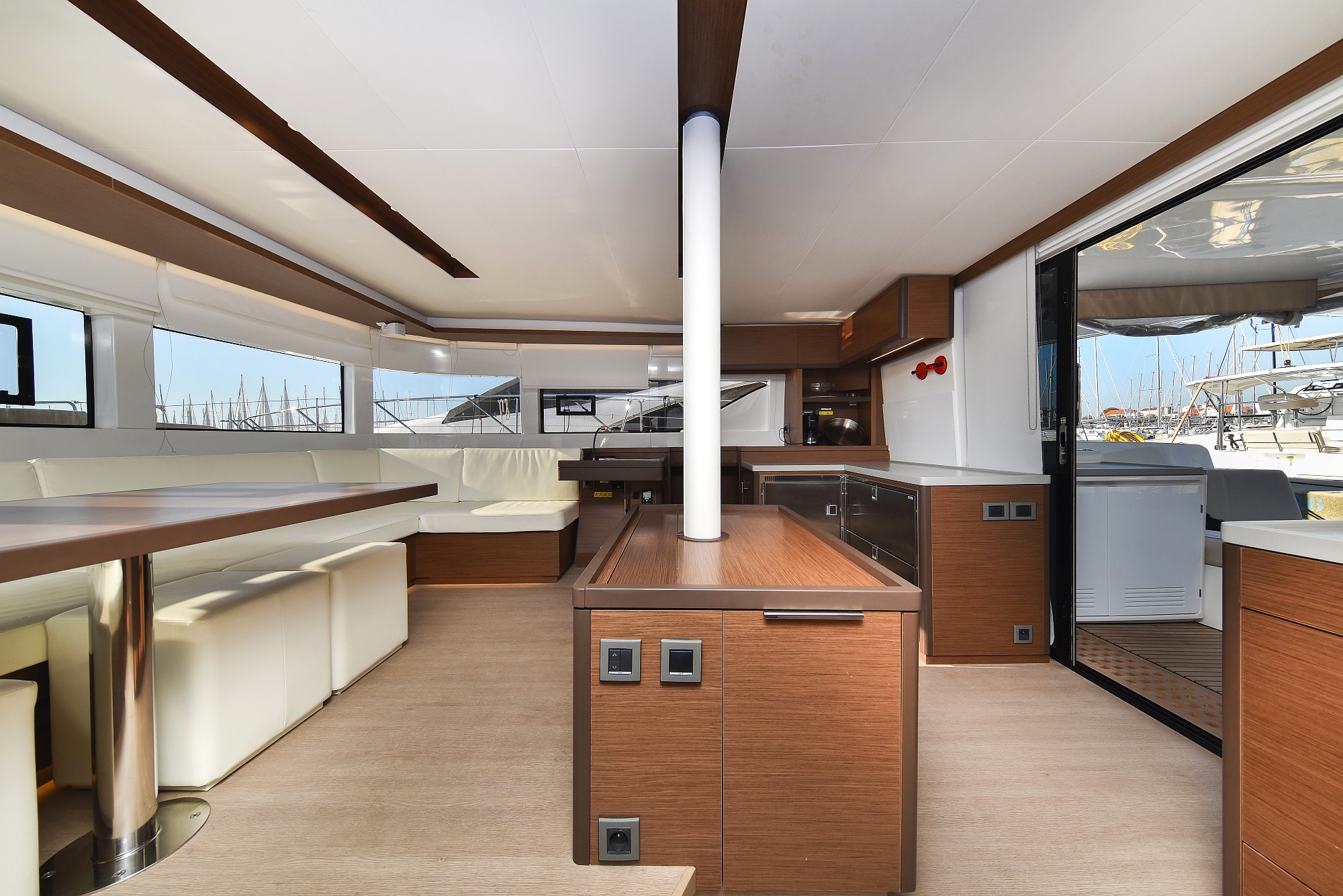Lagoon 50/6 cab — photo 48