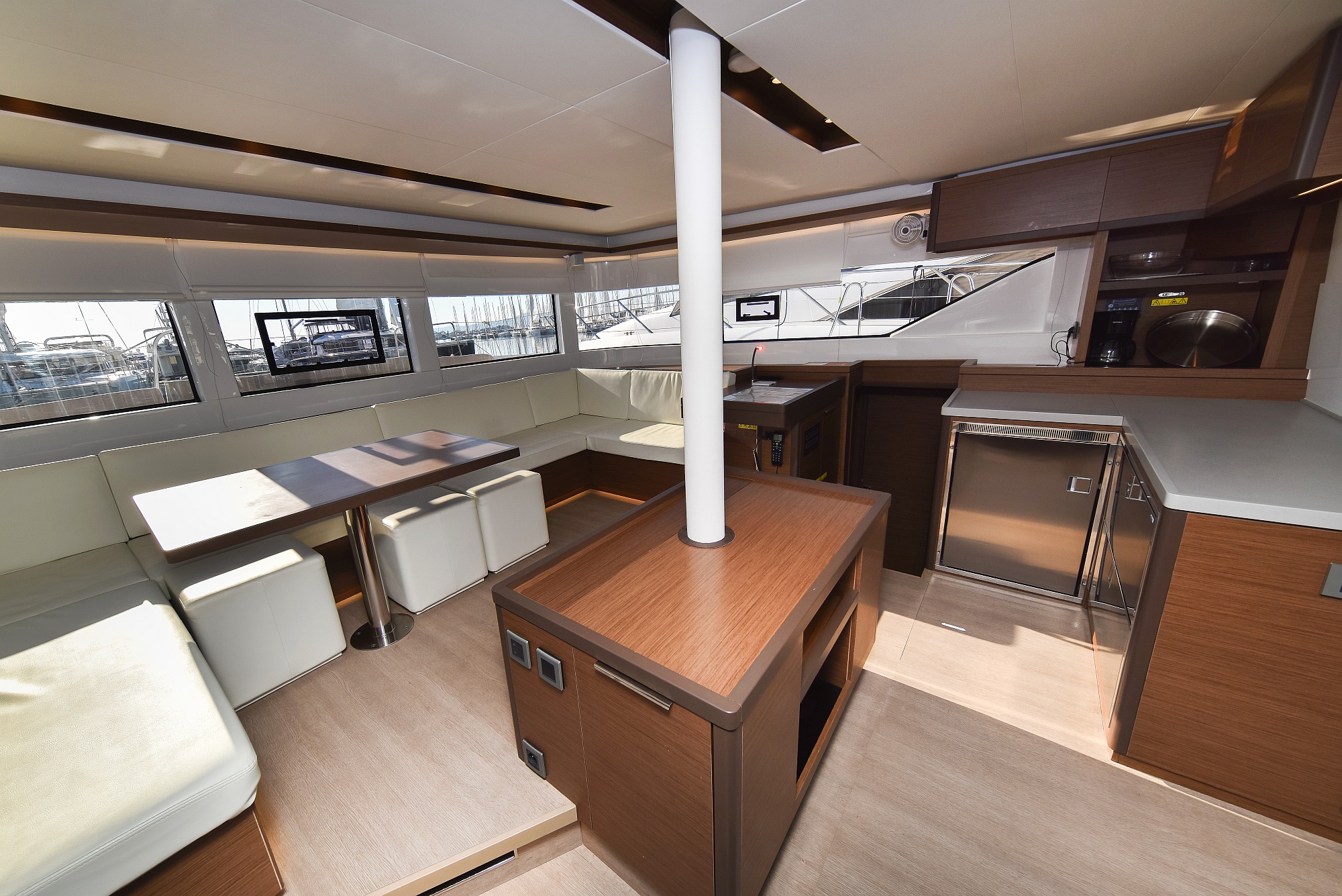 Lagoon 50/6 cab — photo 30