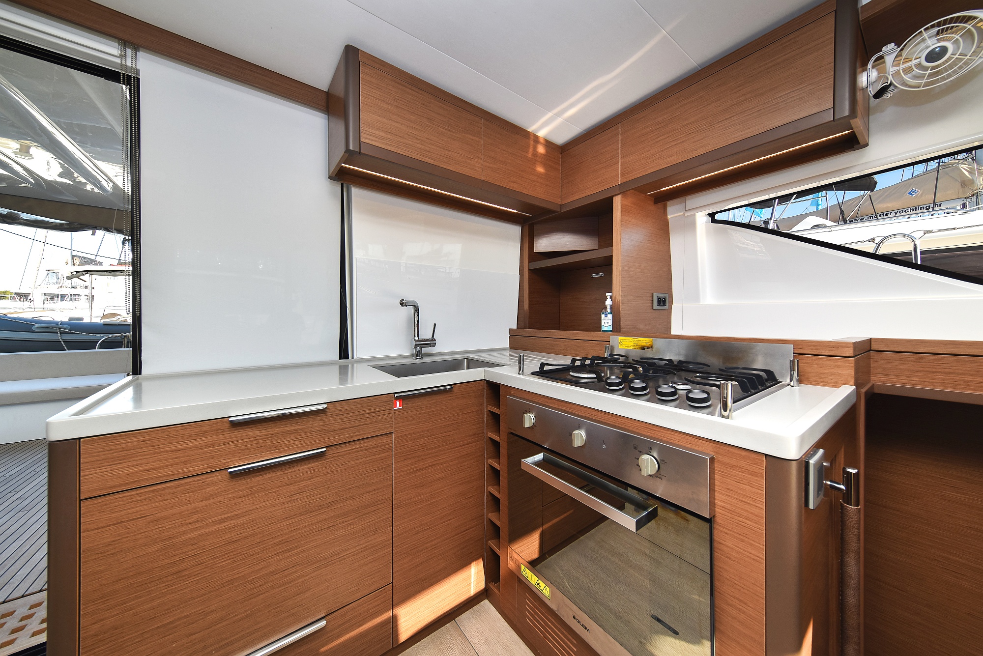 Lagoon 50/6 cab — photo 24