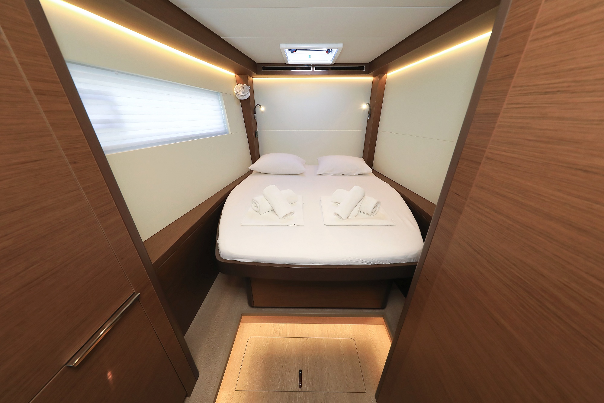 Lagoon 50/6 cab — photo 25