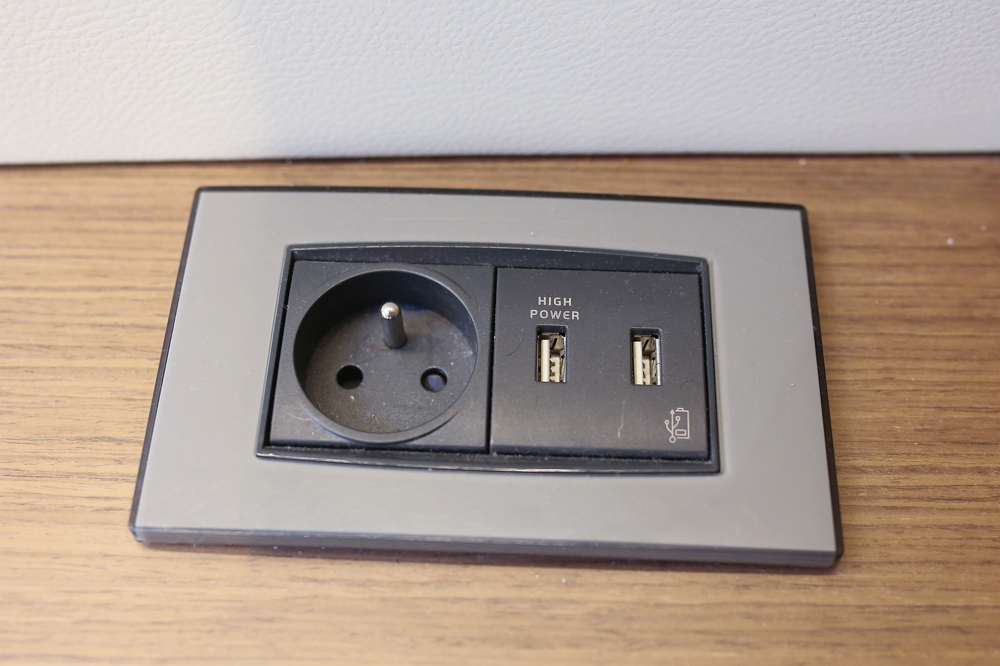 Lagoon 50/6 cab — photo 3