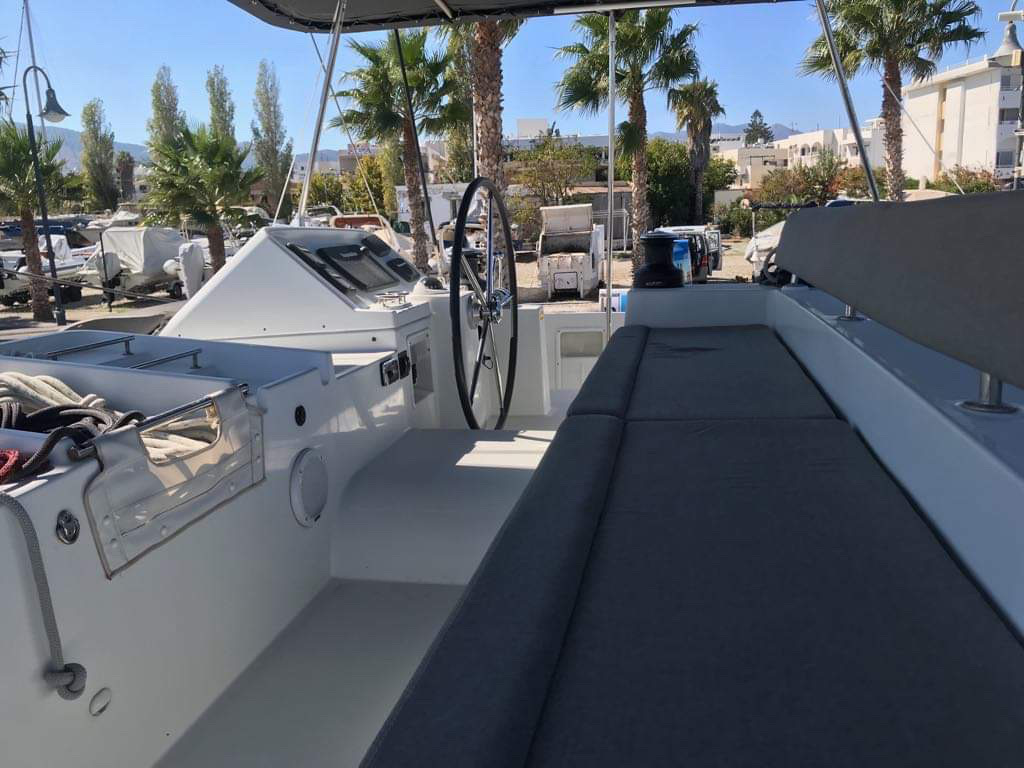 Lagoon 450 Flybridge — photo 12