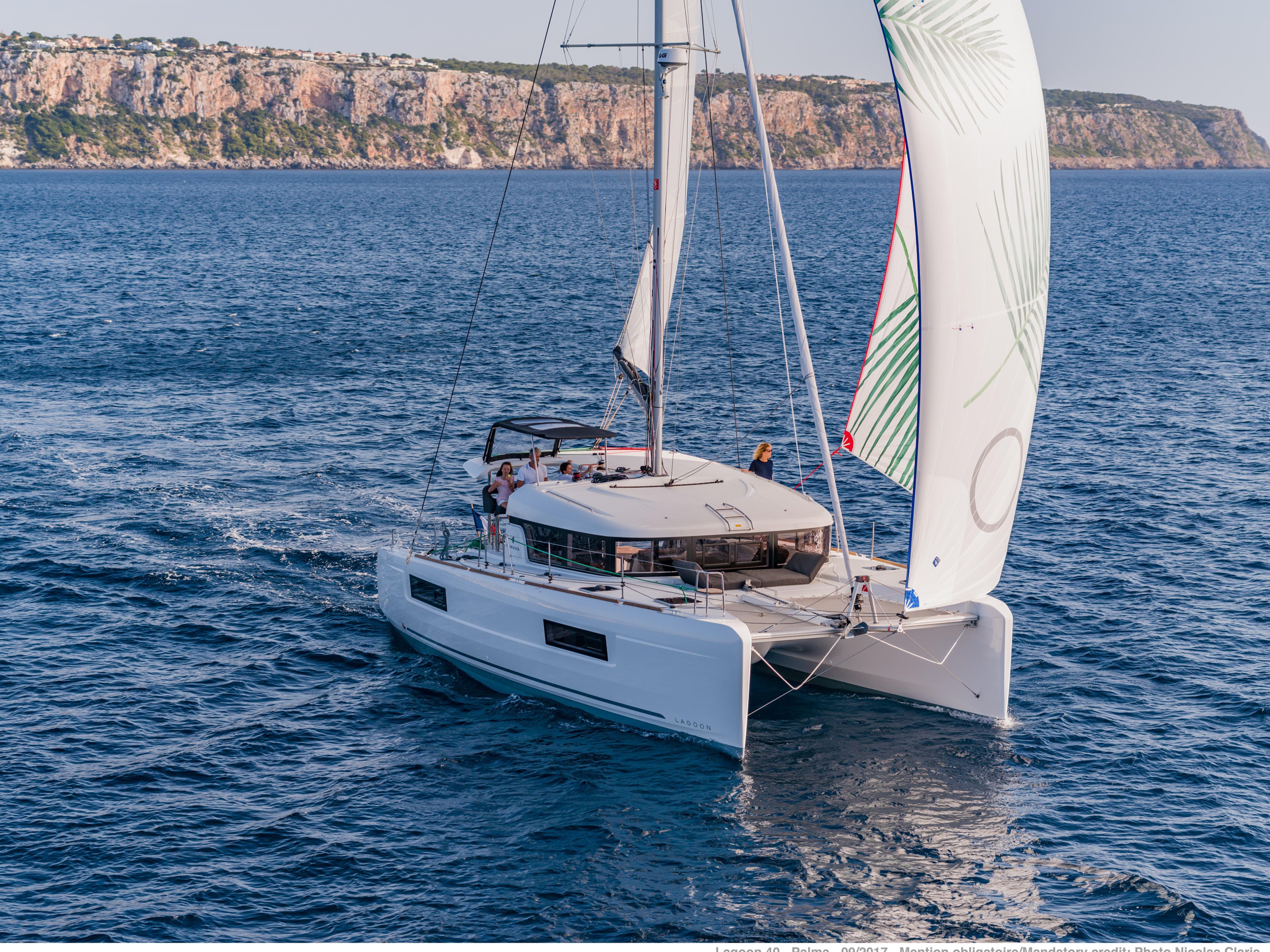 Lagoon 40 — photo 1