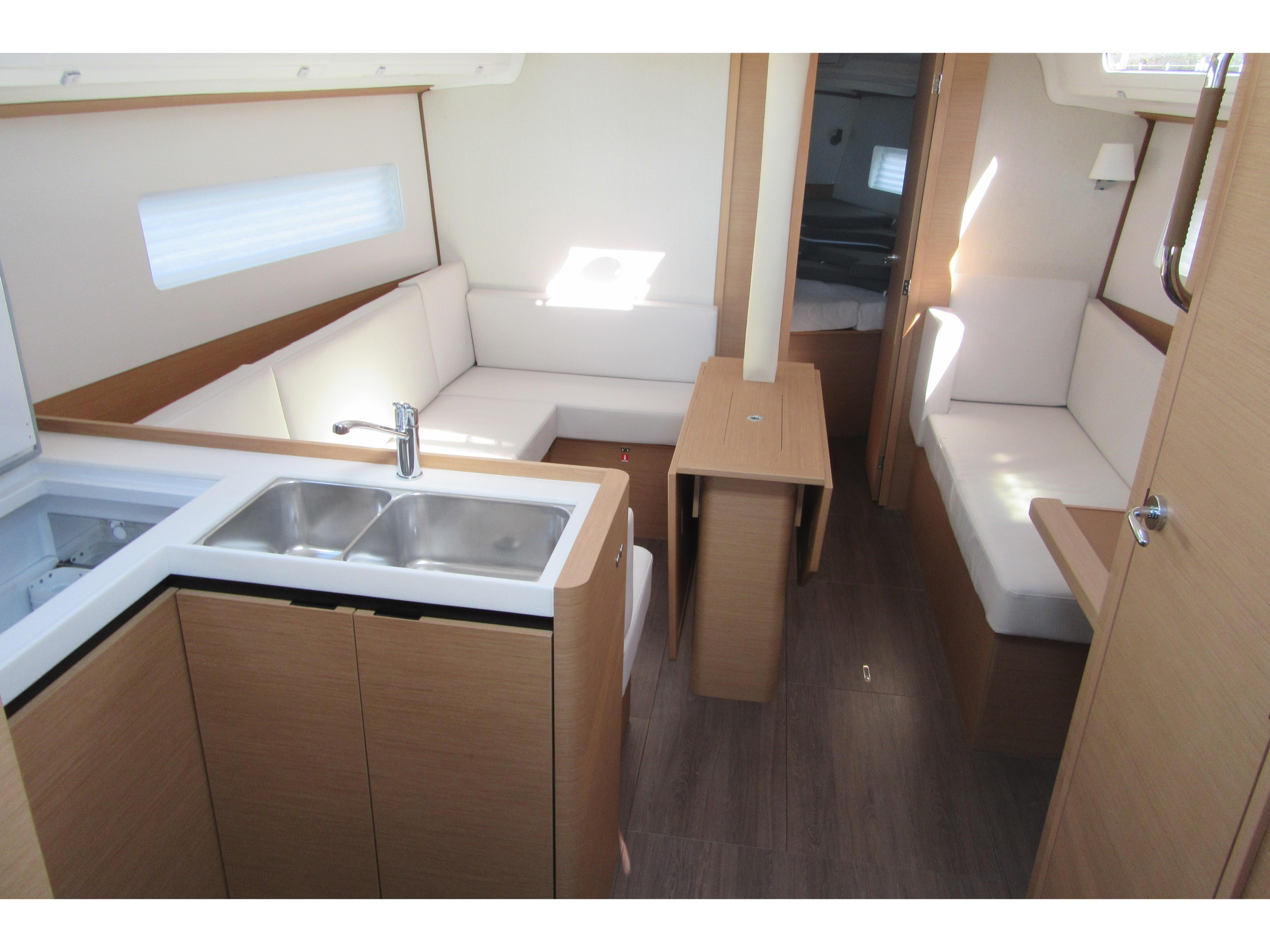 Sun Odyssey 380 — photo 5