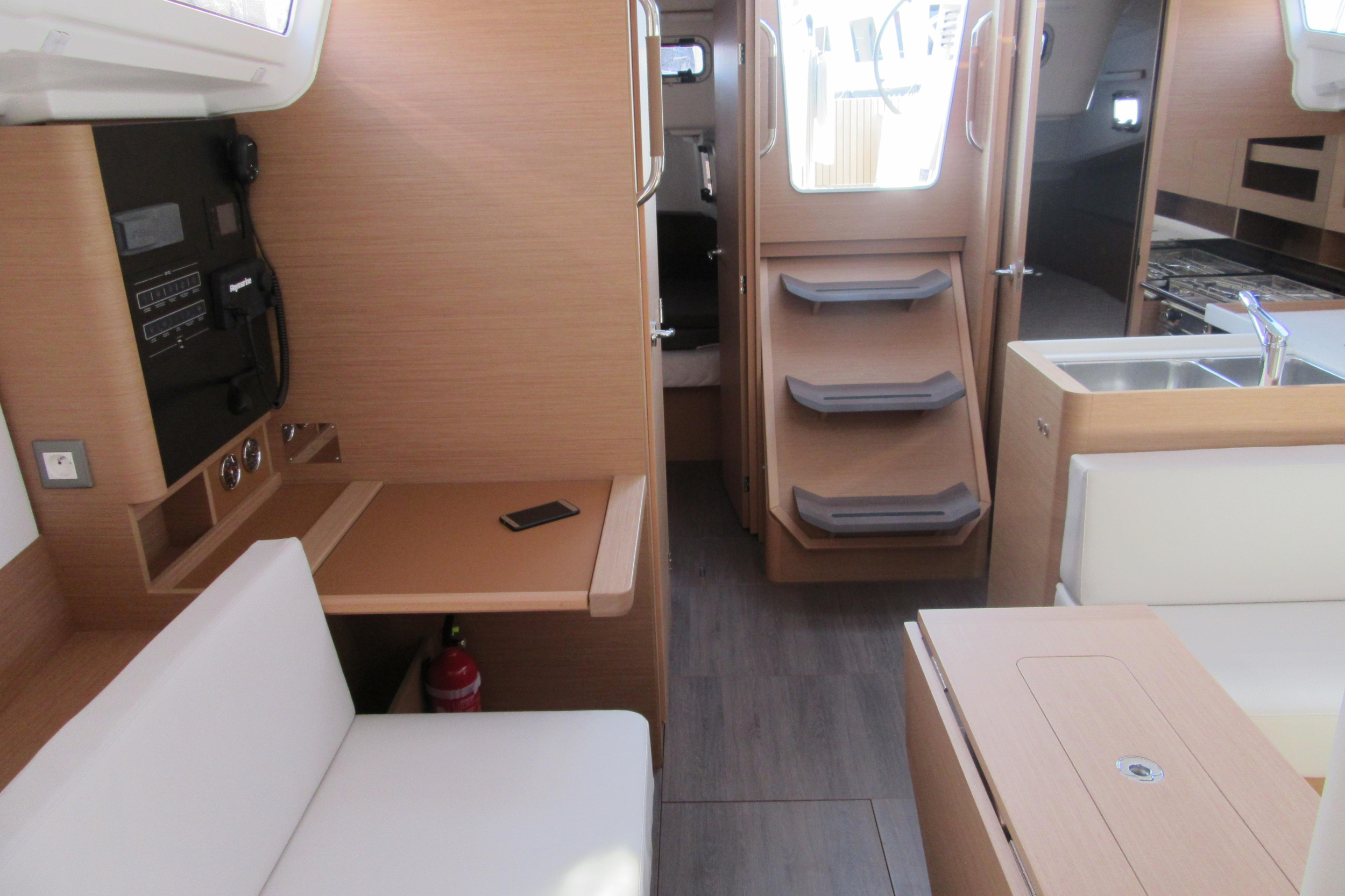 Sun Odyssey 380 — photo 2