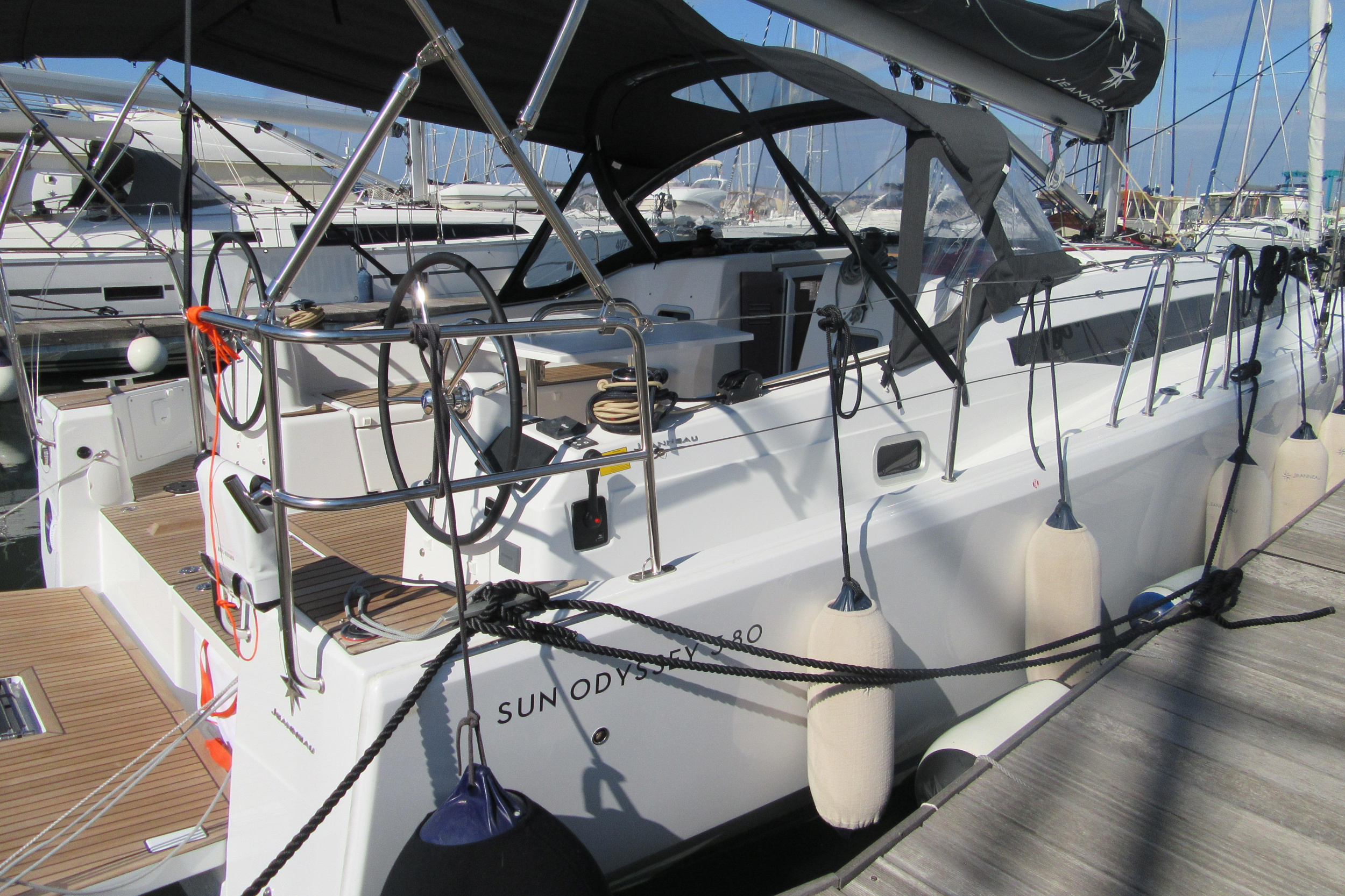Sun Odyssey 380 — photo 3