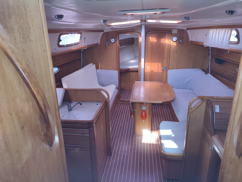 Bavaria 37 Cruiser — photo 5