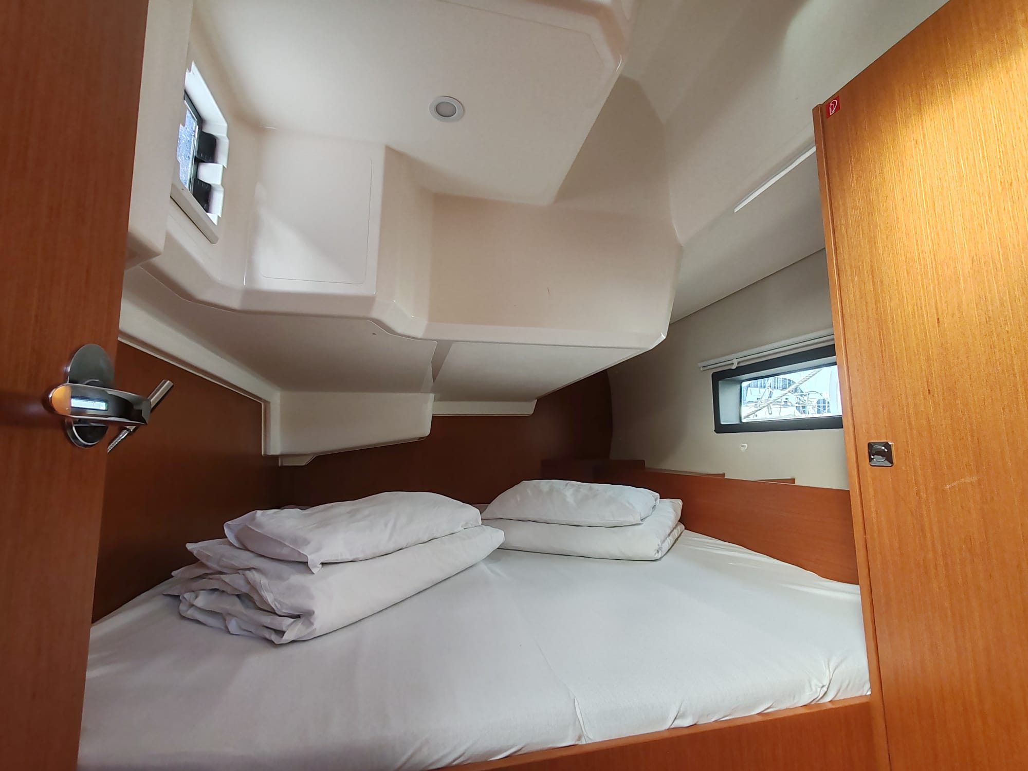 Bavaria C42 — photo 3