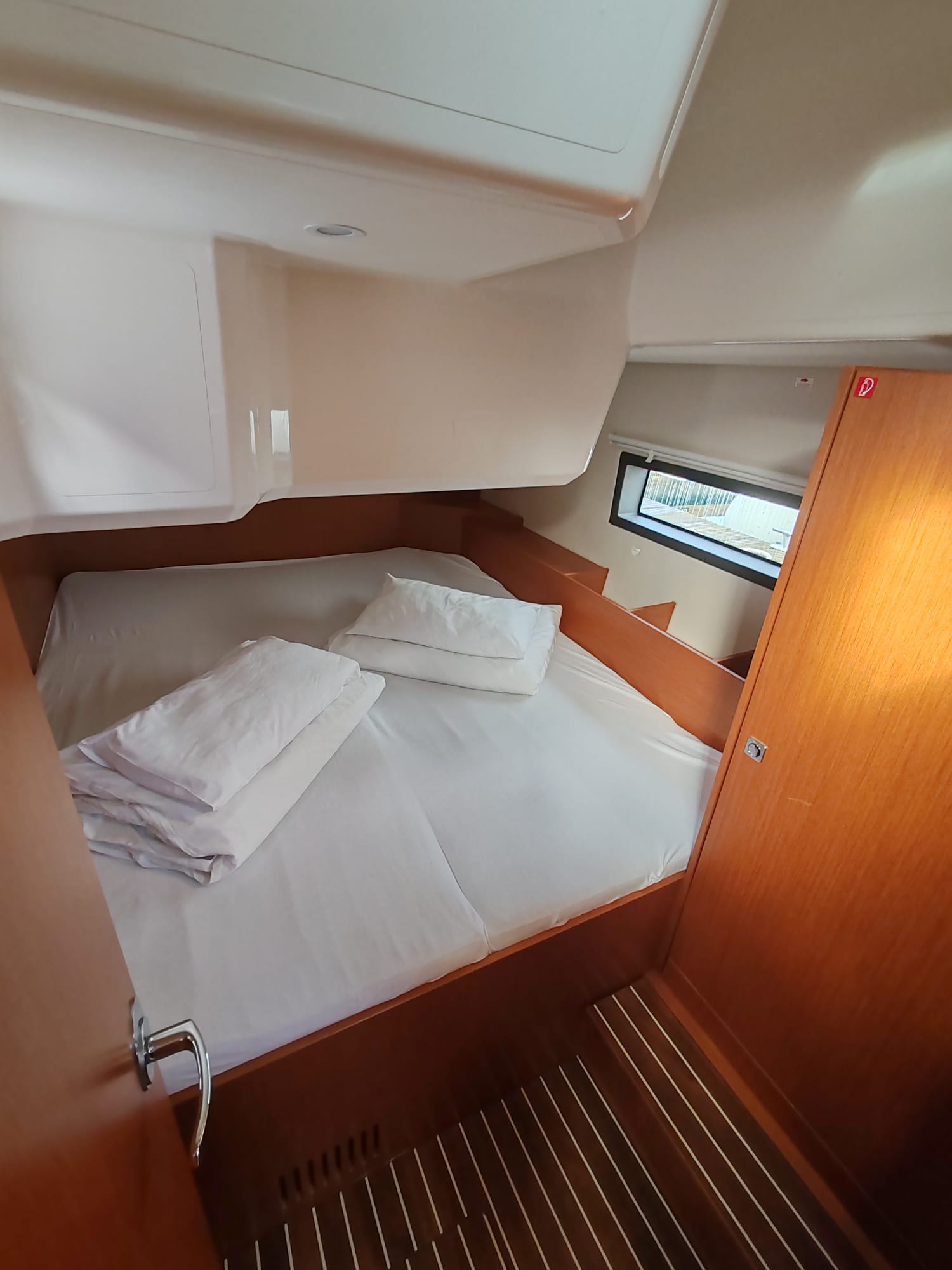 Bavaria C42 — photo 15