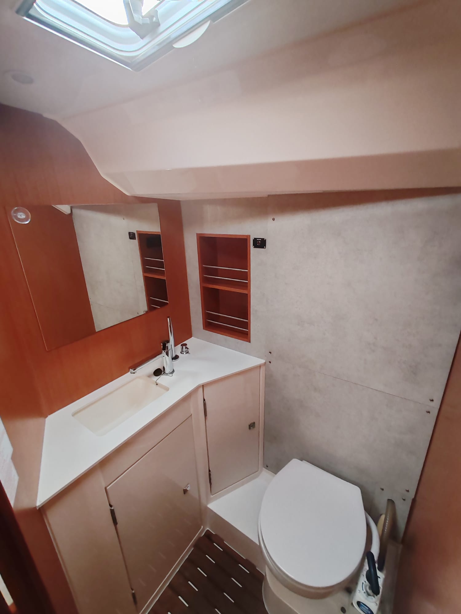 Bavaria C42 — photo 5