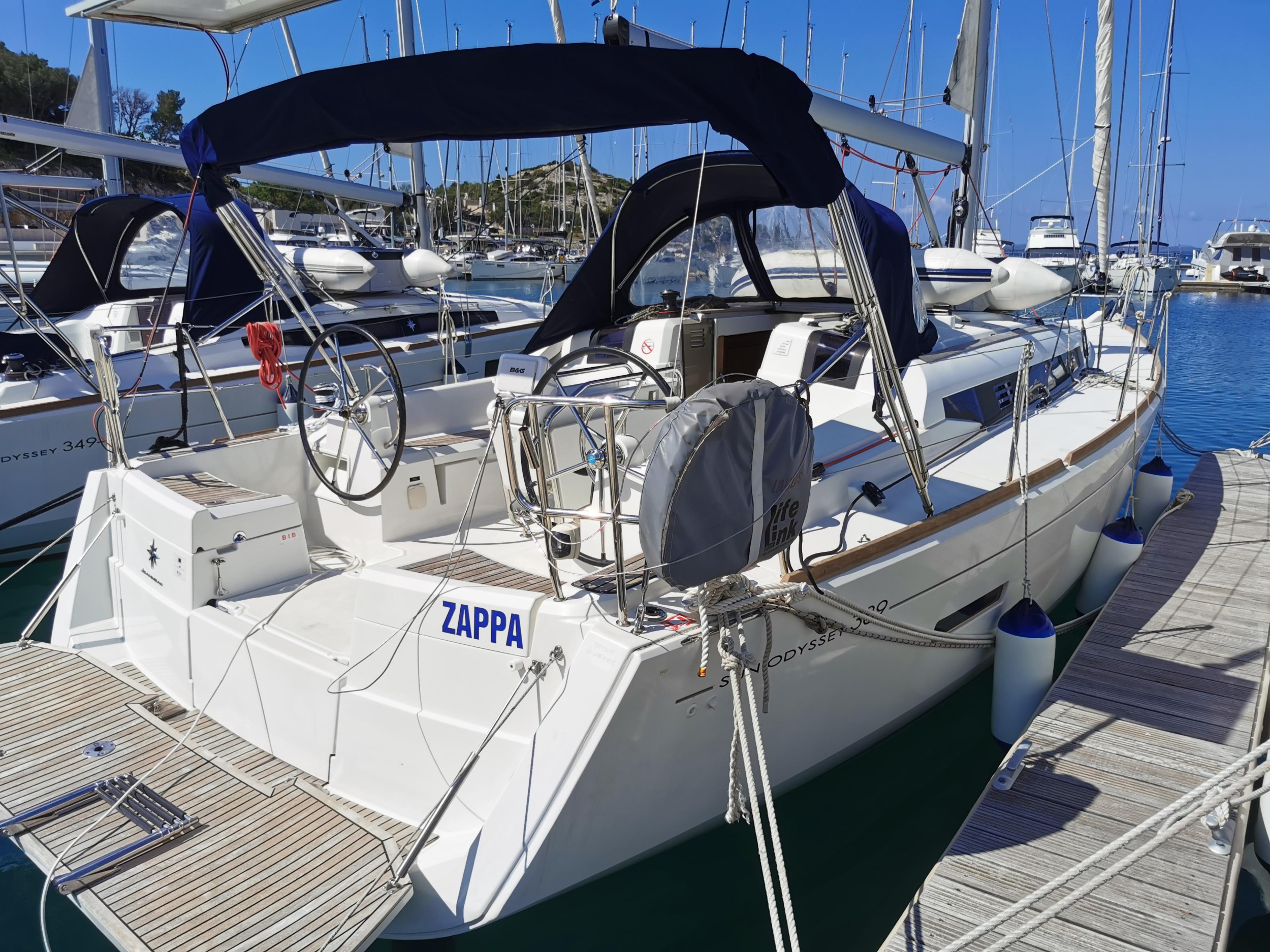 Sun Odyssey 389 — photo 8