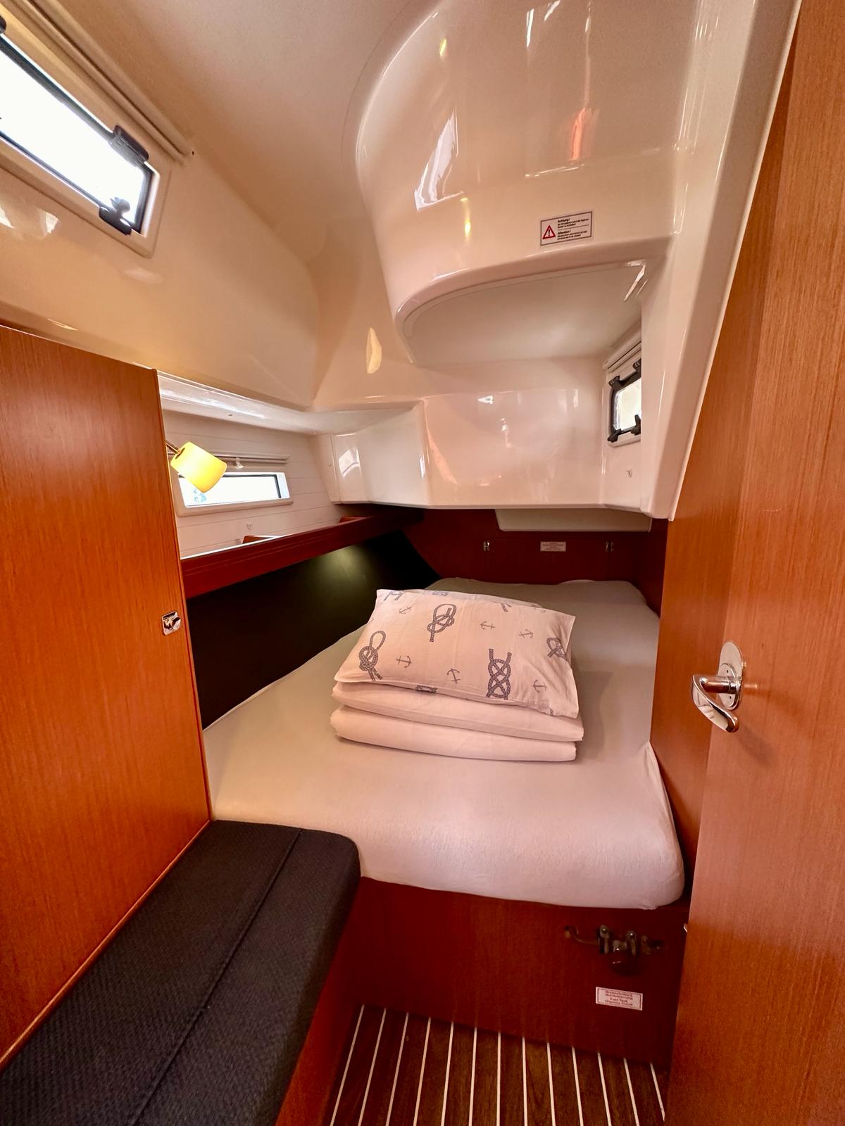 Bavaria Cruiser 37 — photo 11