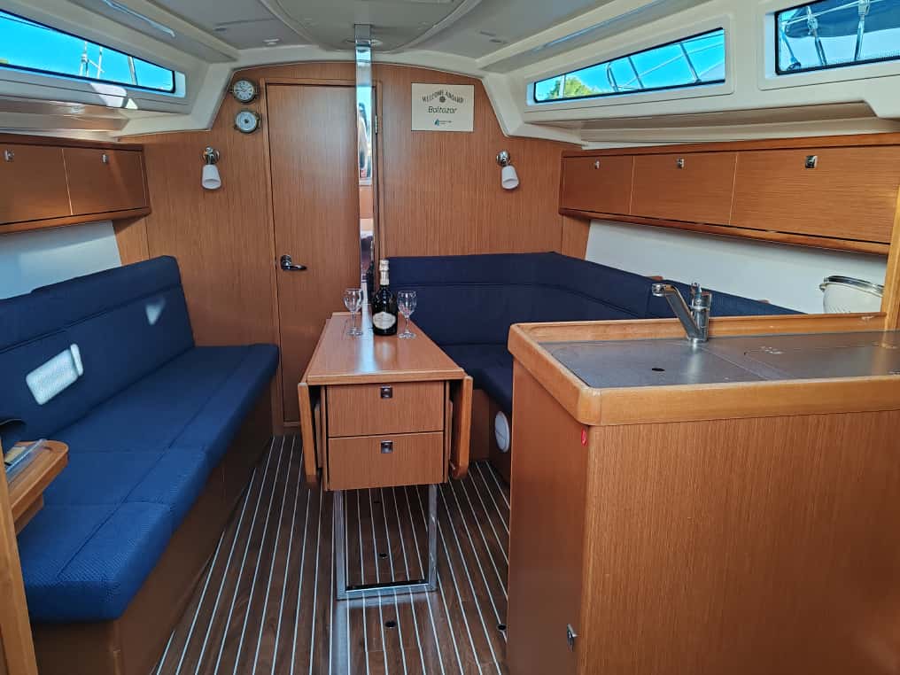 Bavaria Cruiser 34 — photo 13