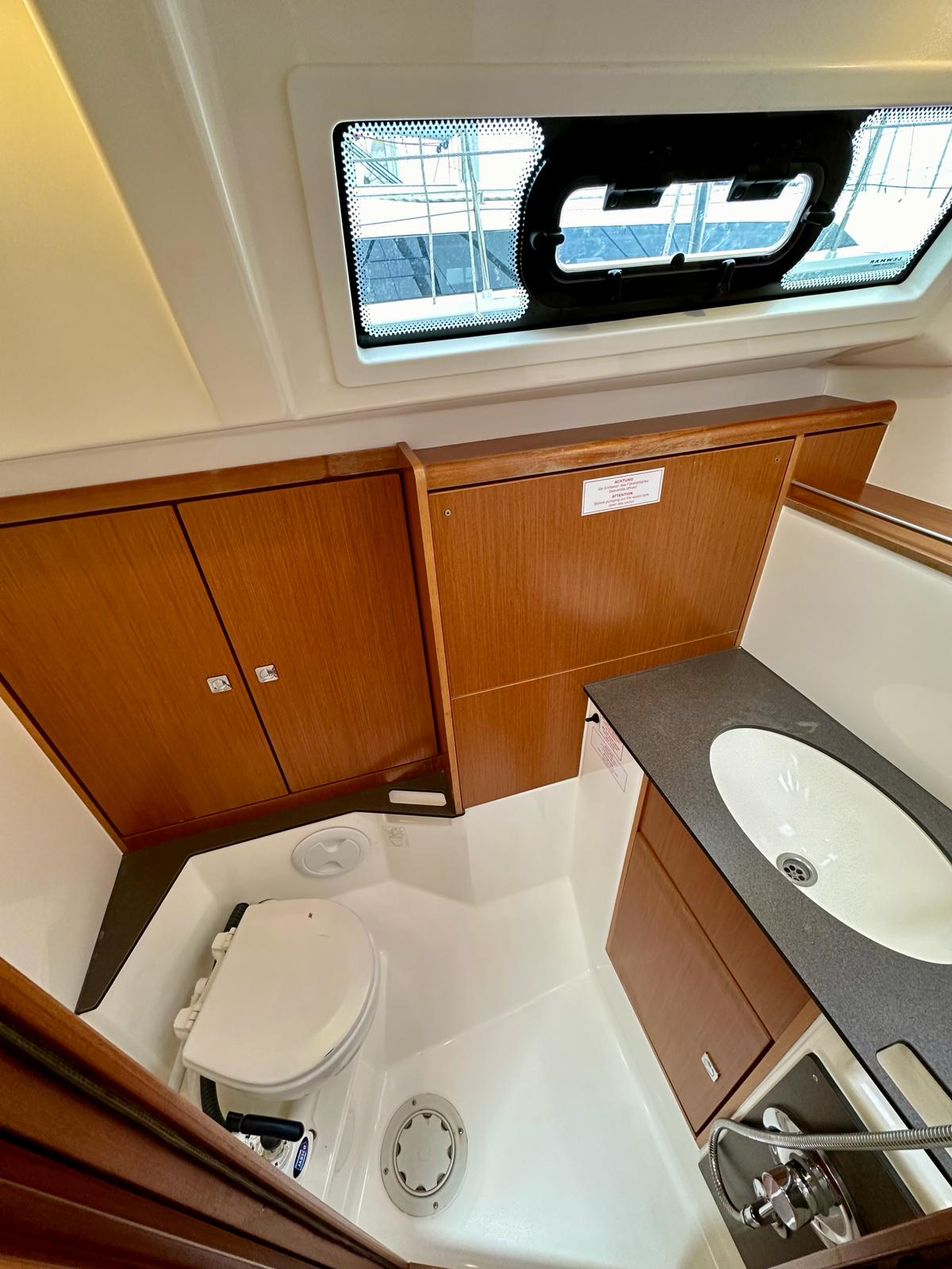 Bavaria Cruiser 37 — photo 13