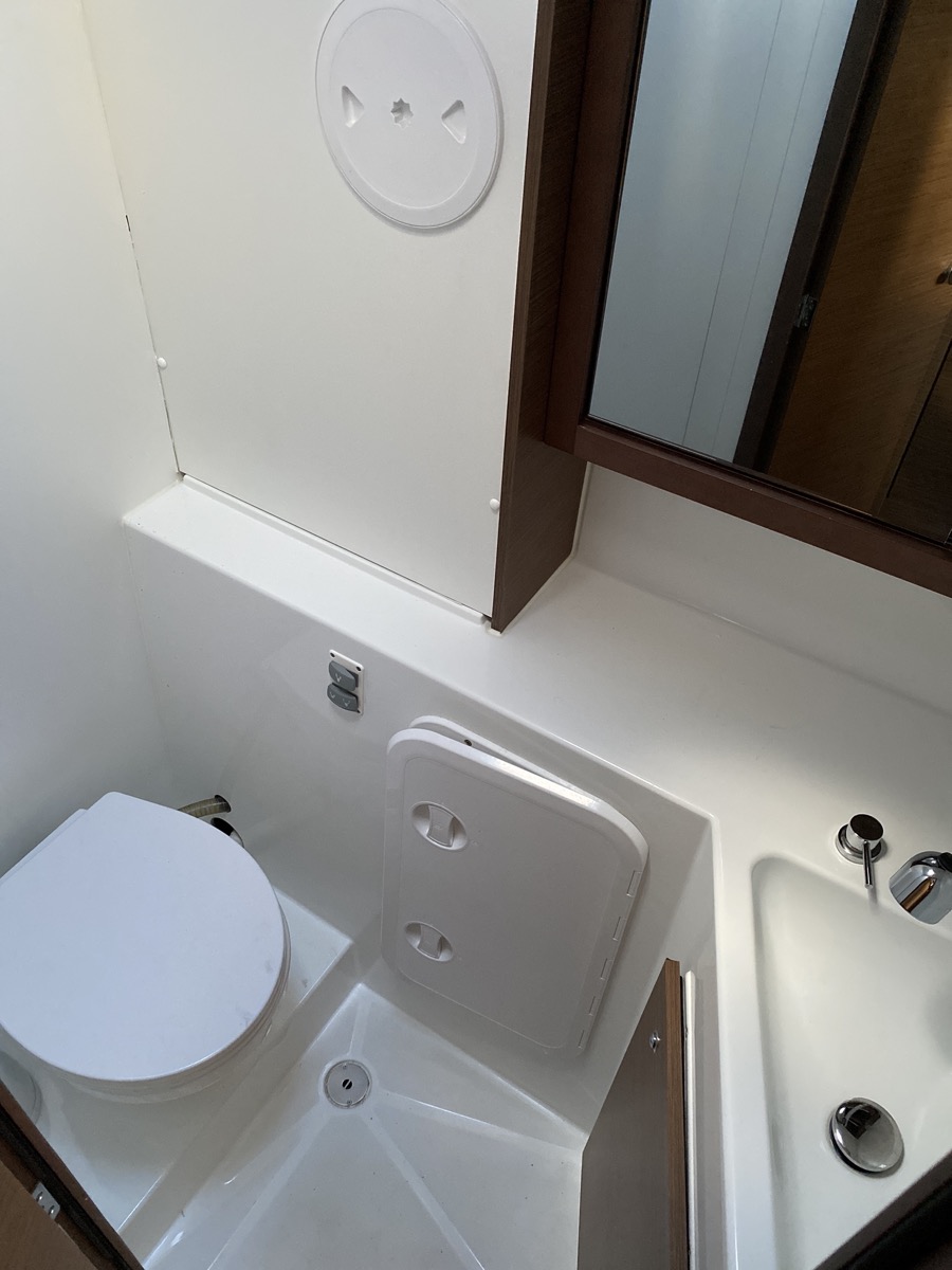 Lagoon 42 — photo 2