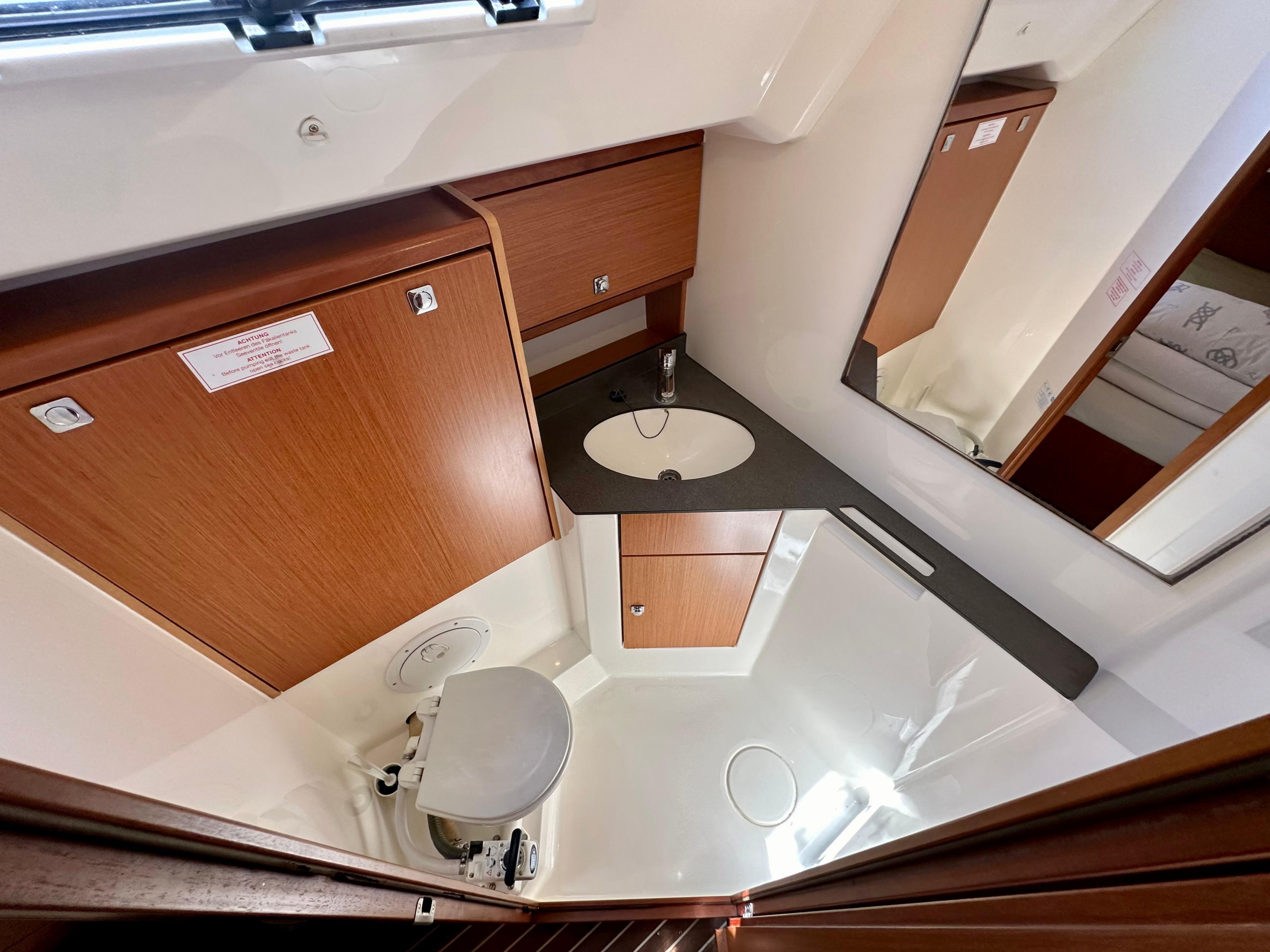Bavaria Cruiser 46 — photo 11