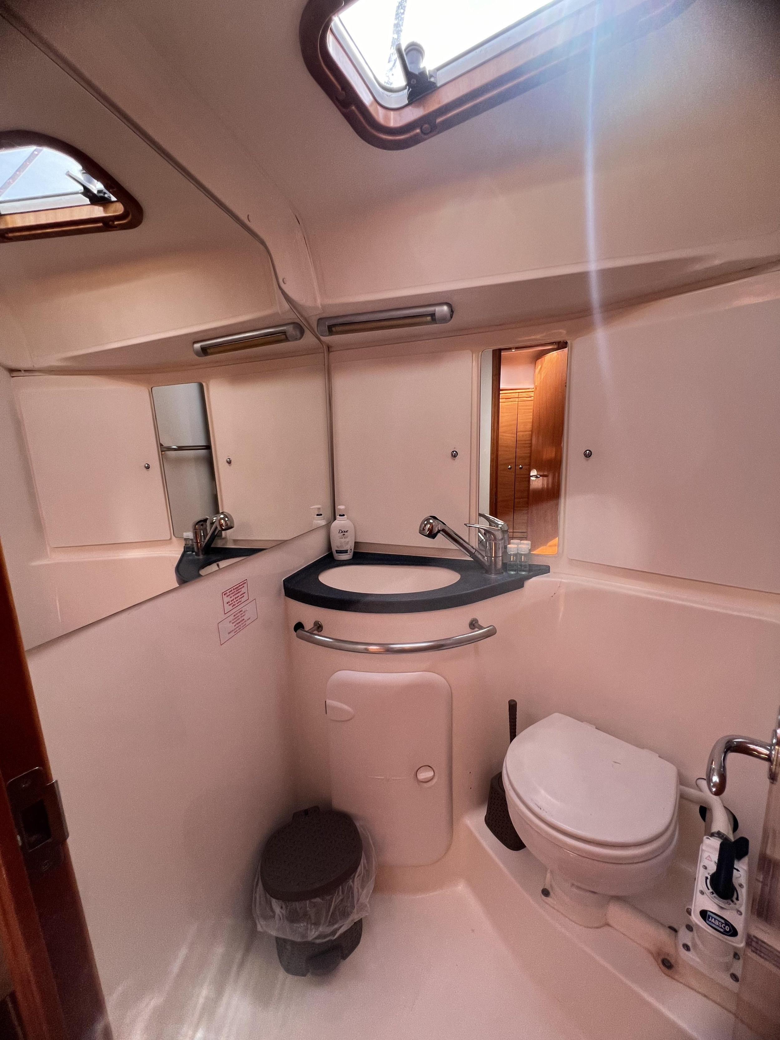 Bavaria 39 Cruiser — photo 12