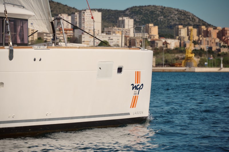 Lagoon 450 — photo 13