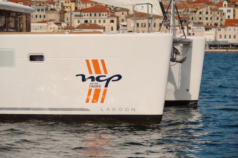 Lagoon 450 — photo 21