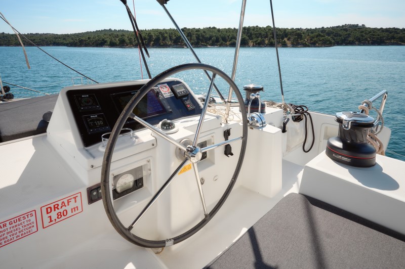 Lagoon 450 — photo 8